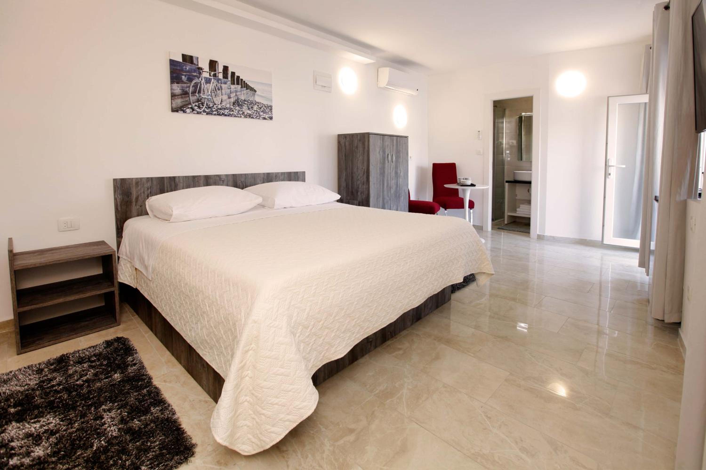 Deluxe Double Room - Photo 4