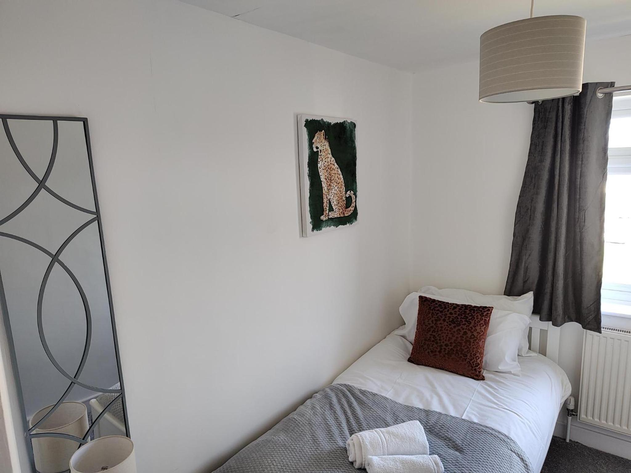 Three-Bedroom House photo 2