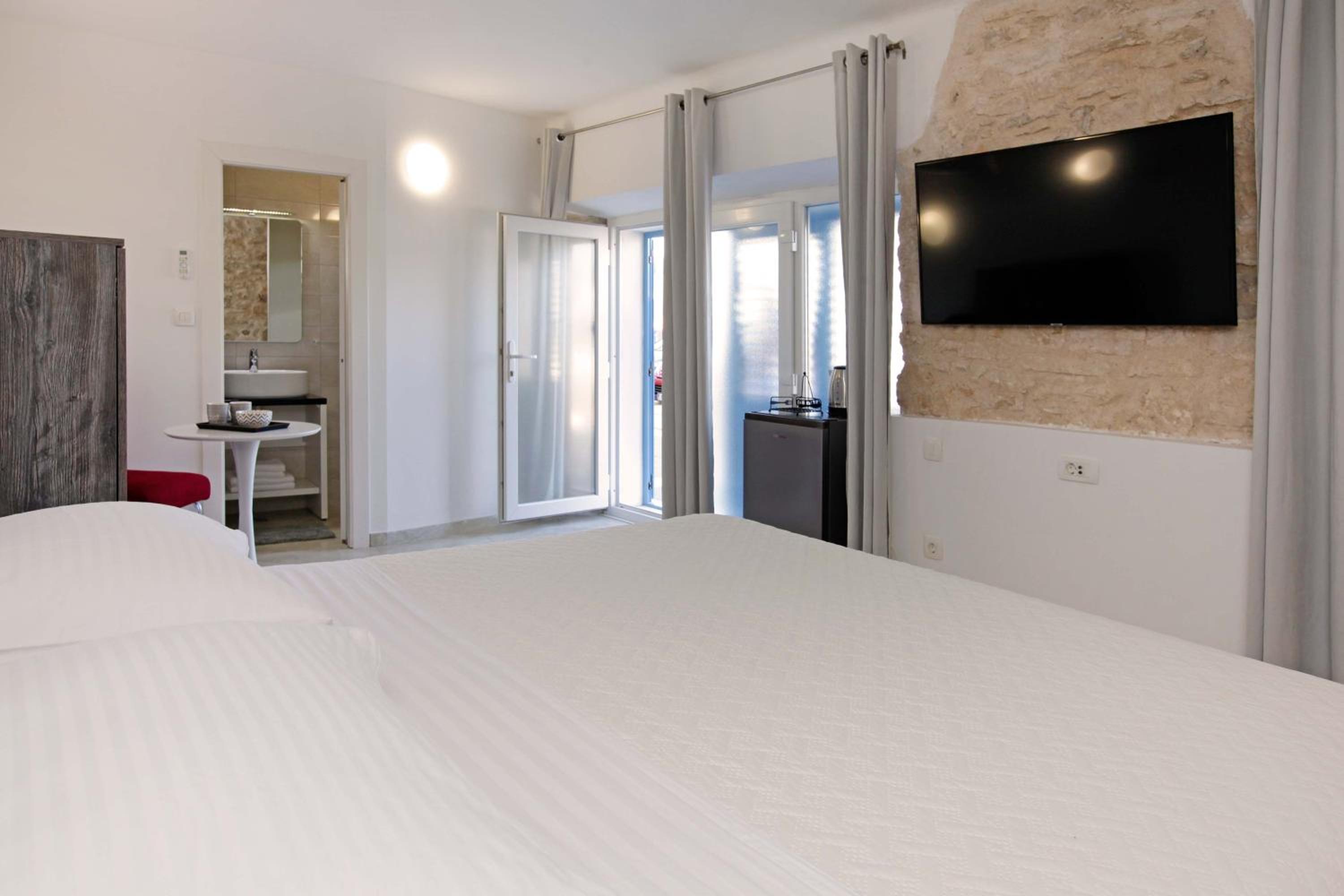 Deluxe Double Room - Photo 2