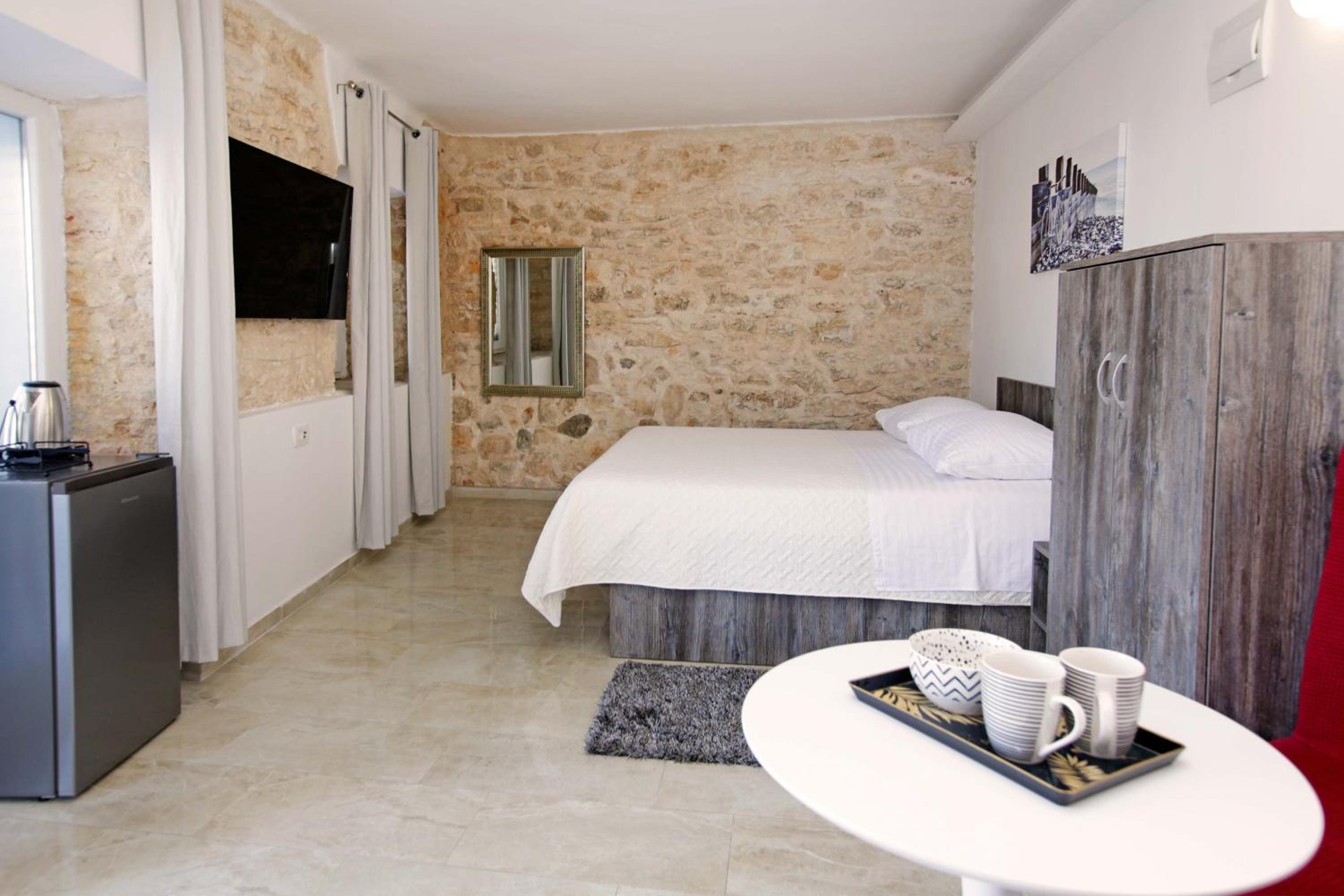 Deluxe Double Room - Photo 10