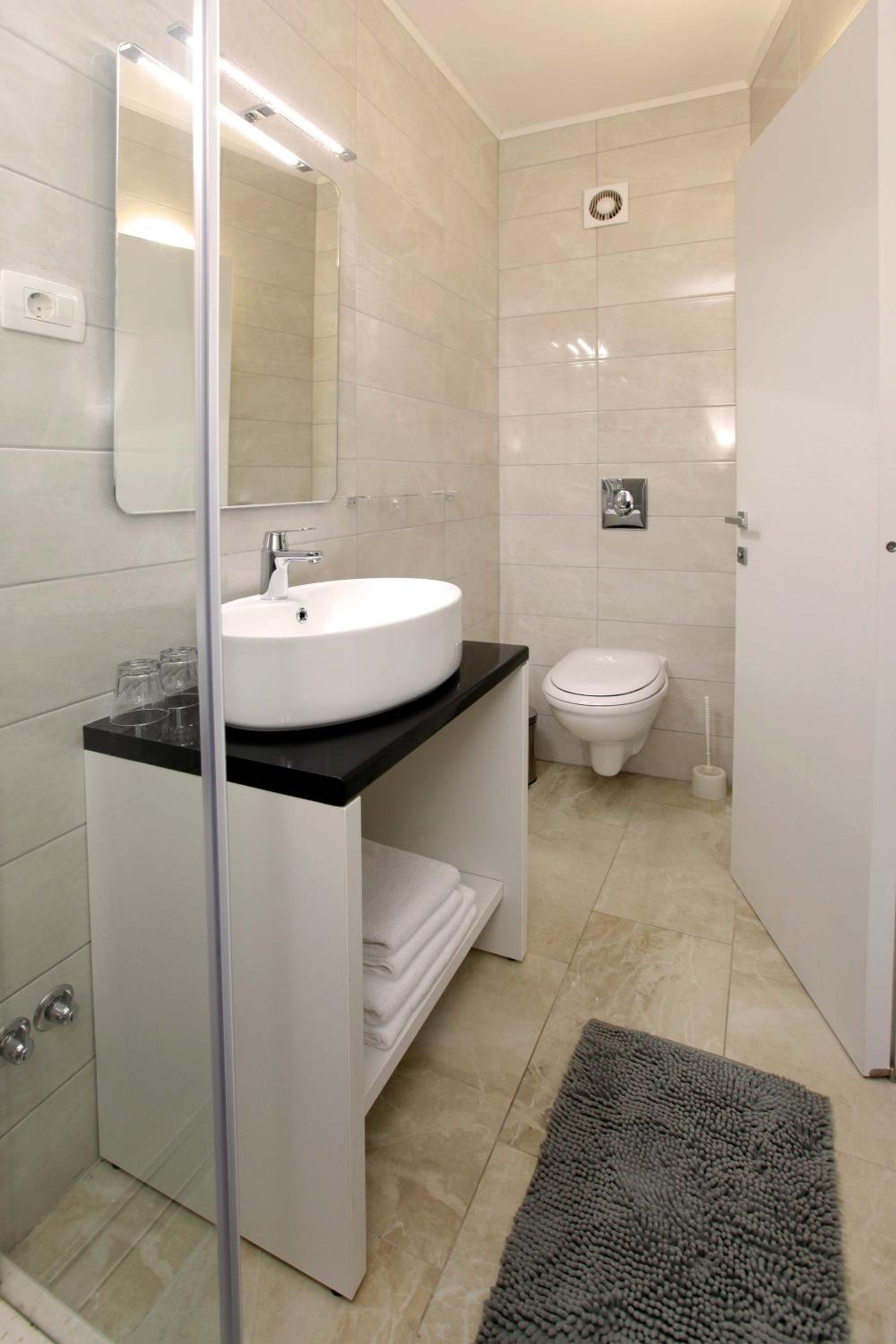Deluxe Double Room - Photo 9