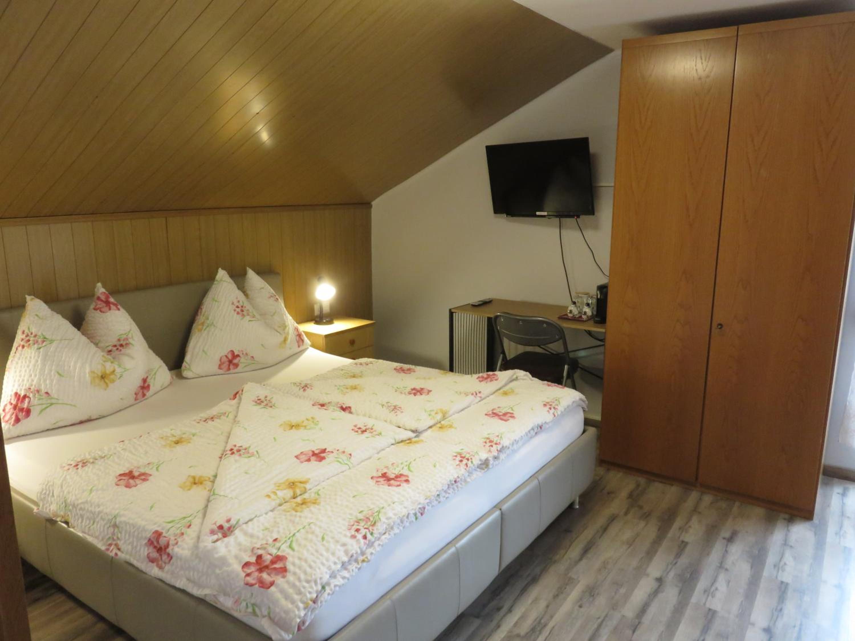 Double Room with Private Bathroom photo 2