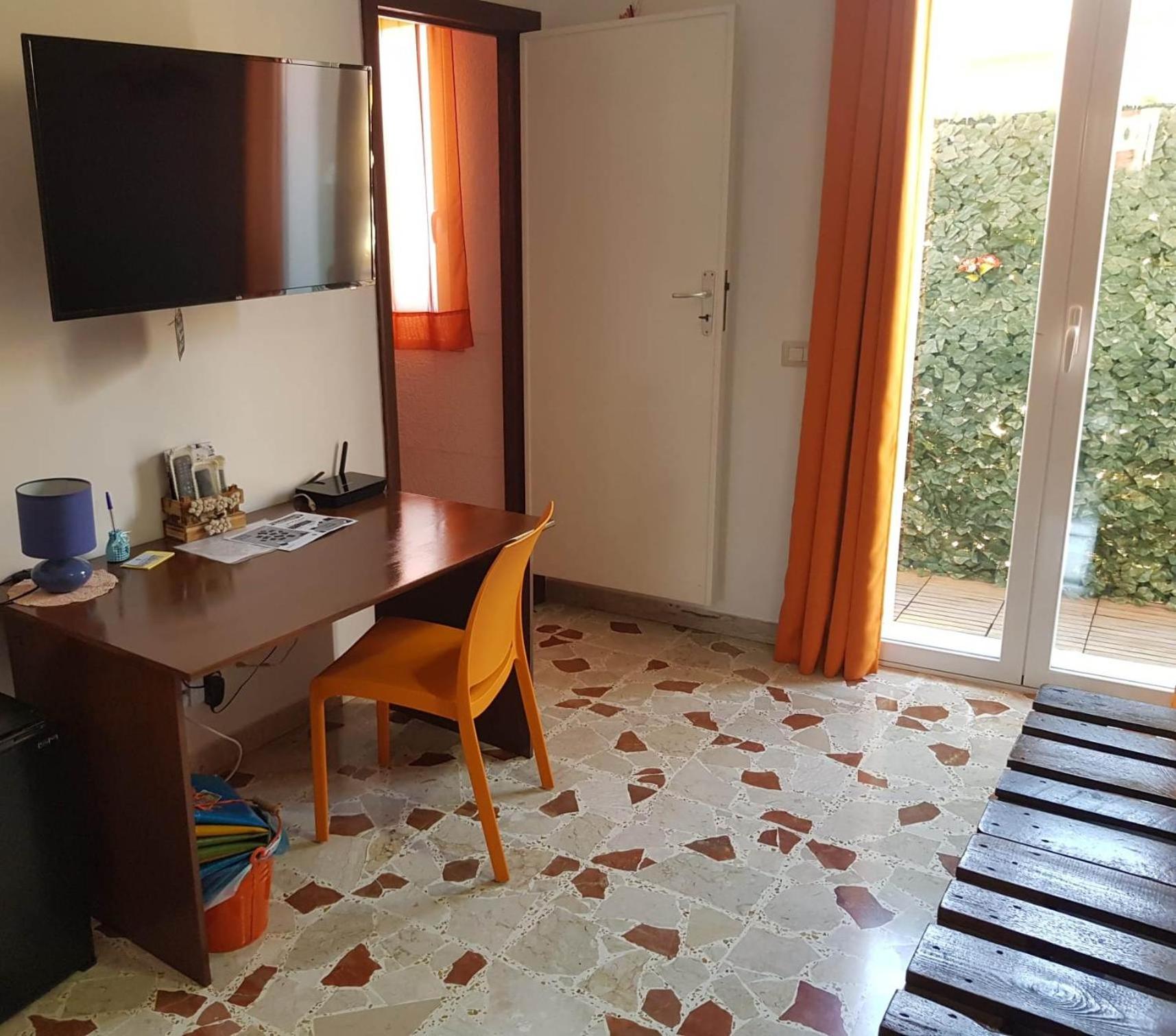 Triple Room with Private Bathroom - Photo 9