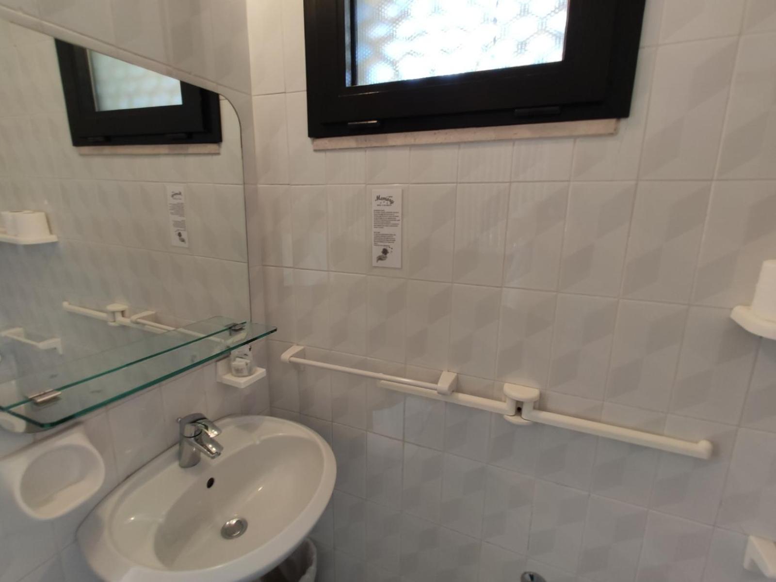 Standard Triple Room - Photo 8