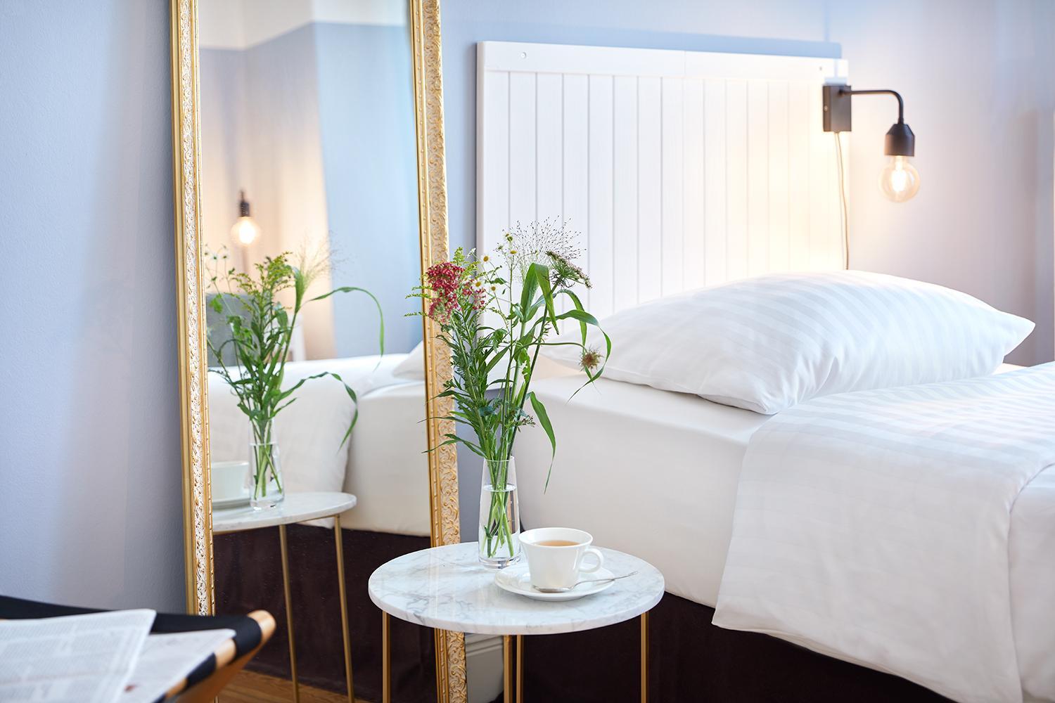 Standard Double Room thumbnail 5