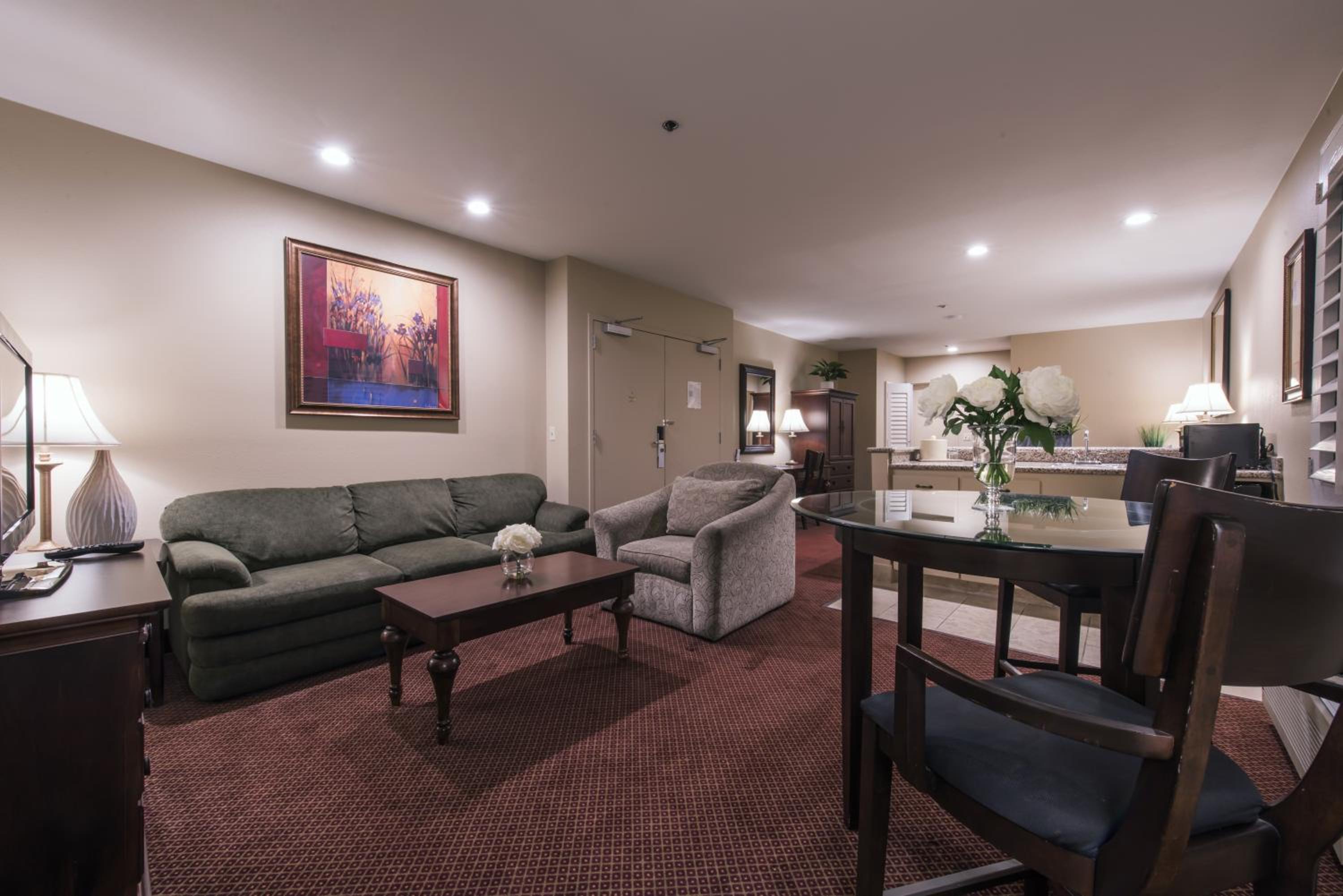 Executive Suite King Bed - Photo 3