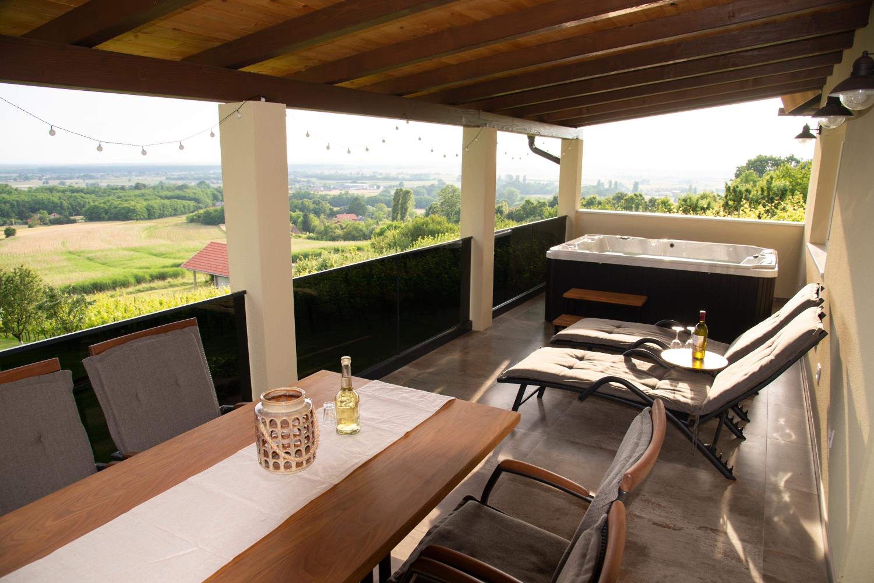 Villa photo 3