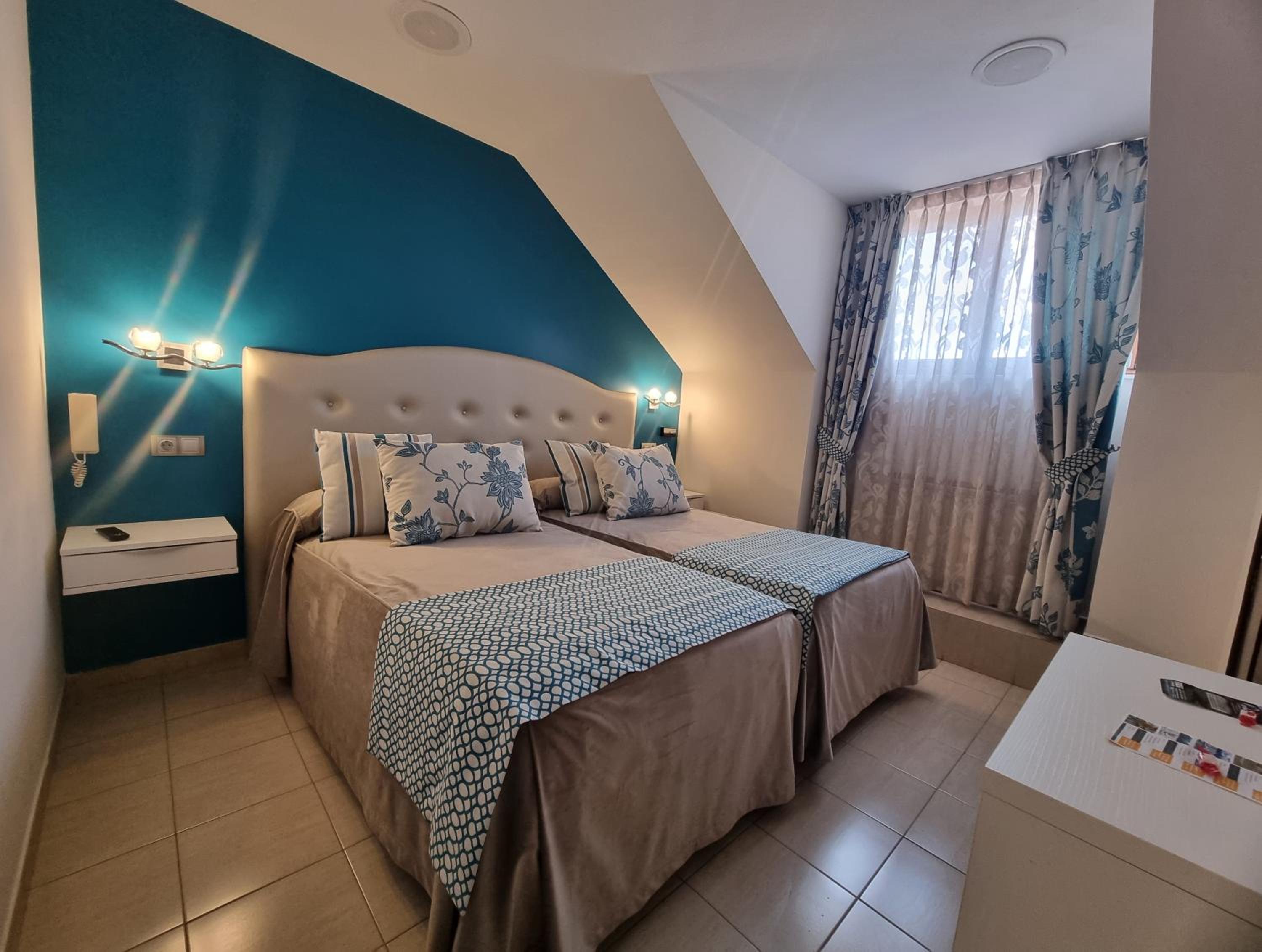 Habitación Doble Estándar o con Dos Camas Individuales.