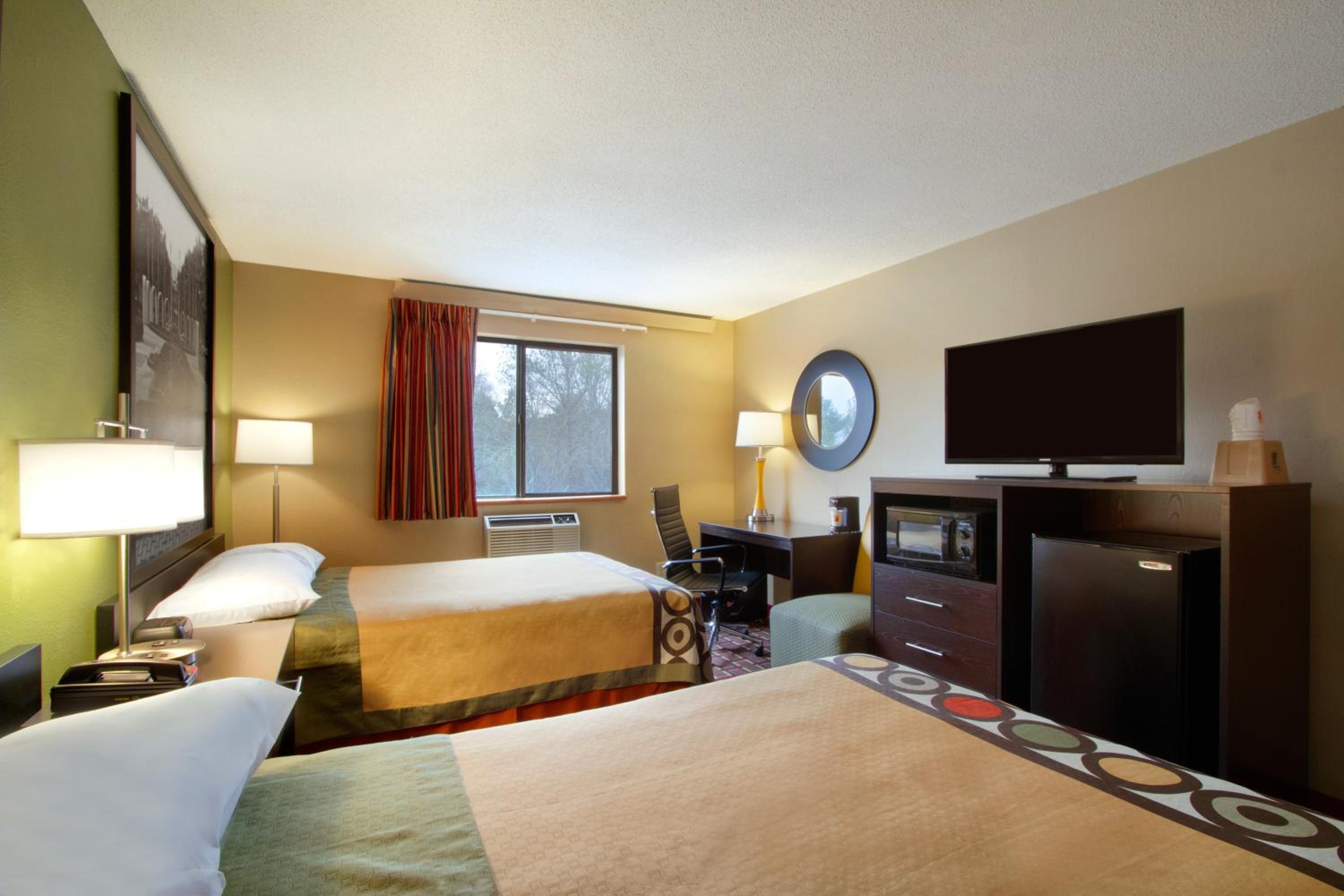 Deluxe Double Room with Two Double Beds - Non-Smoking - Photo 2