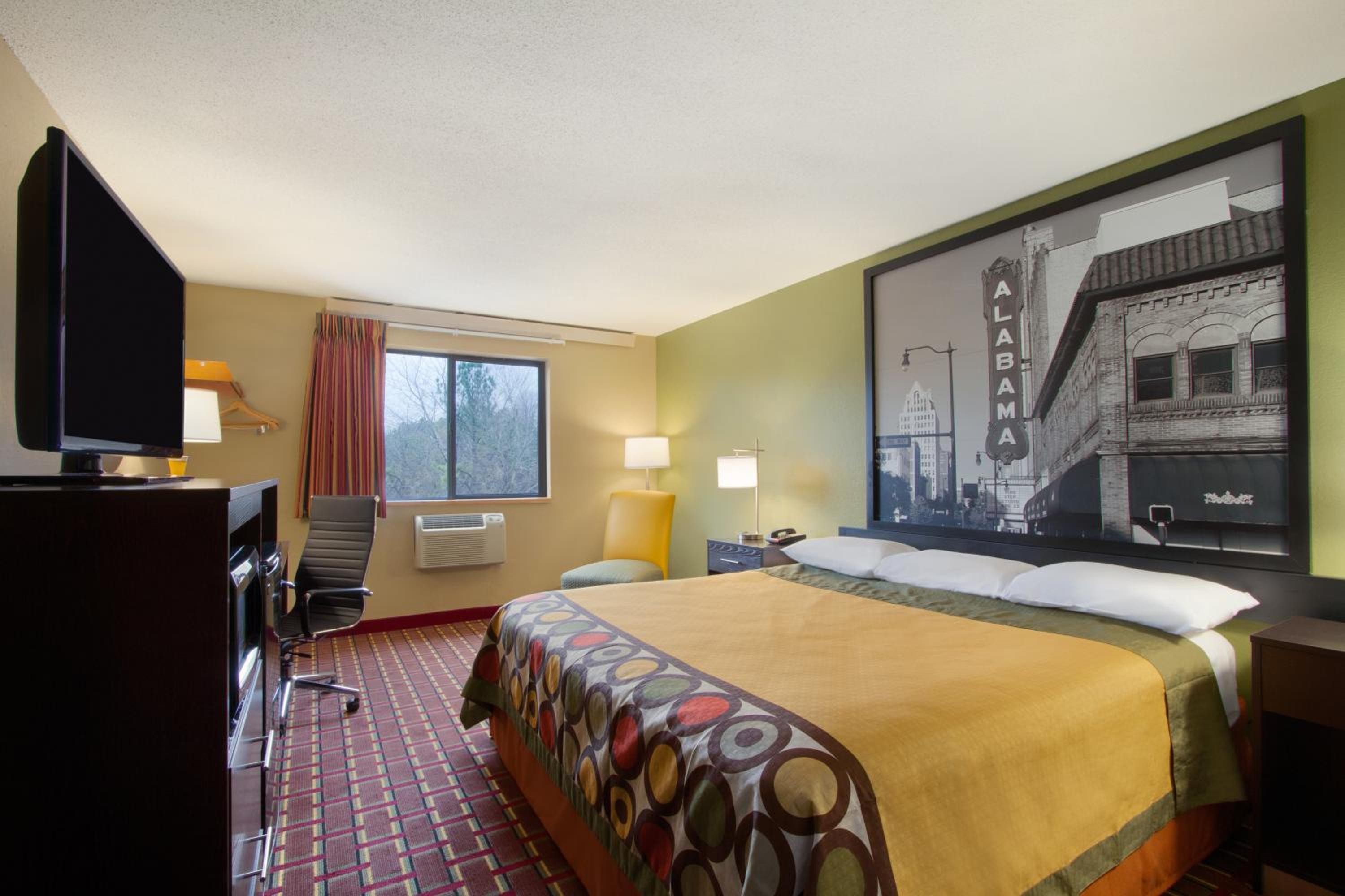 King Room - Non-Smoking - Photo 4