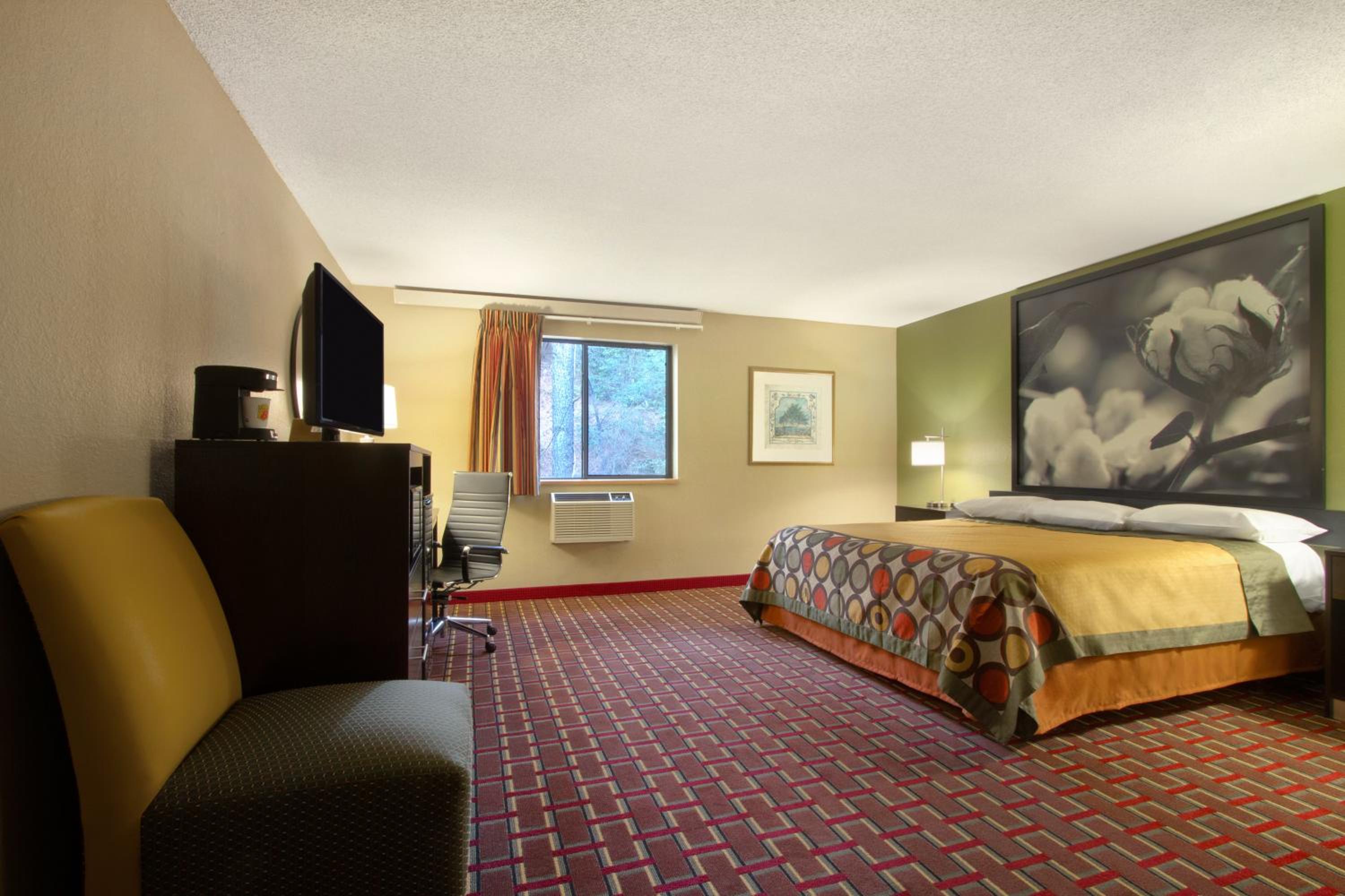 King Room - Non-Smoking - Photo 5