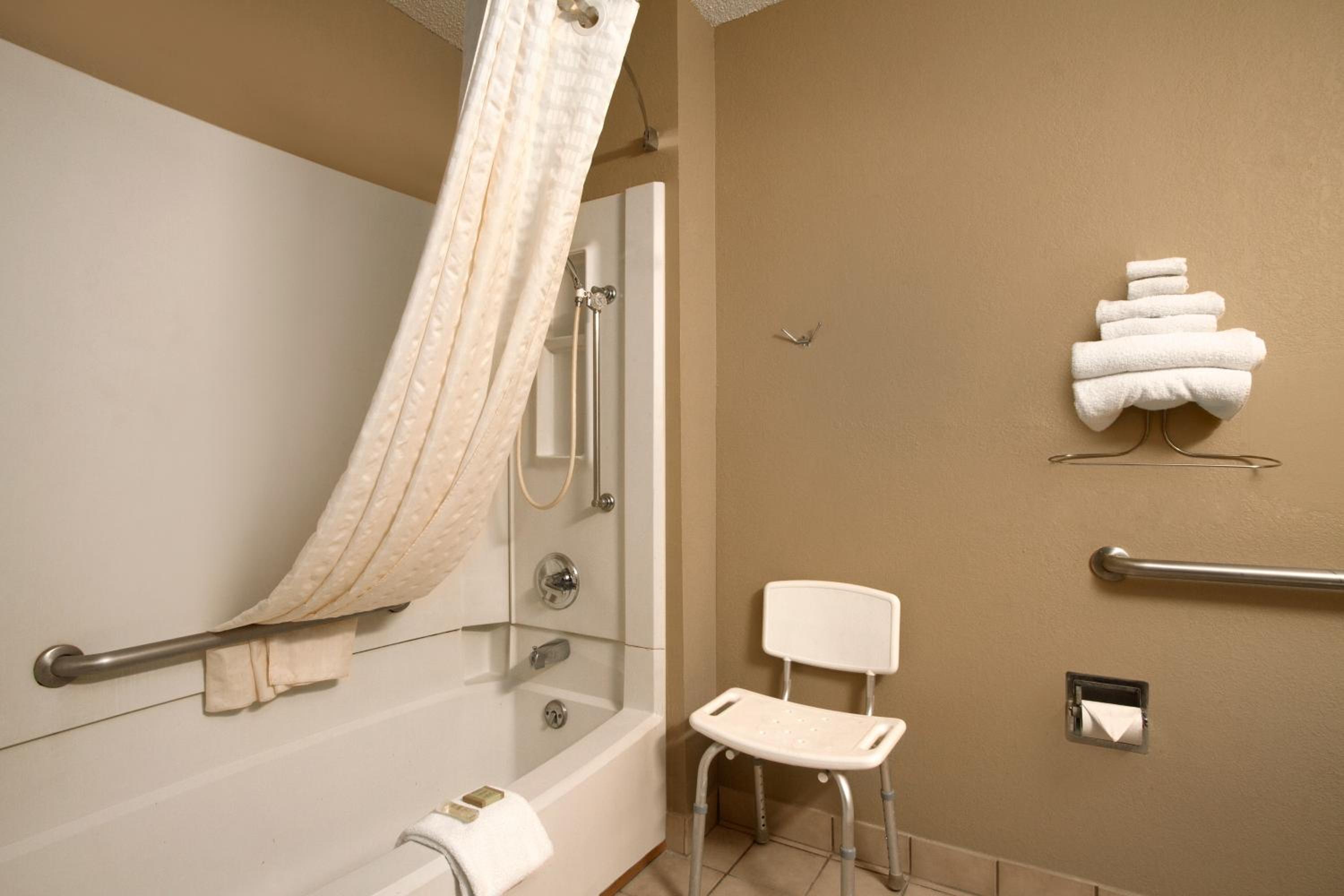 Queen Room - Disability Access/Non-Smoking - Photo 2