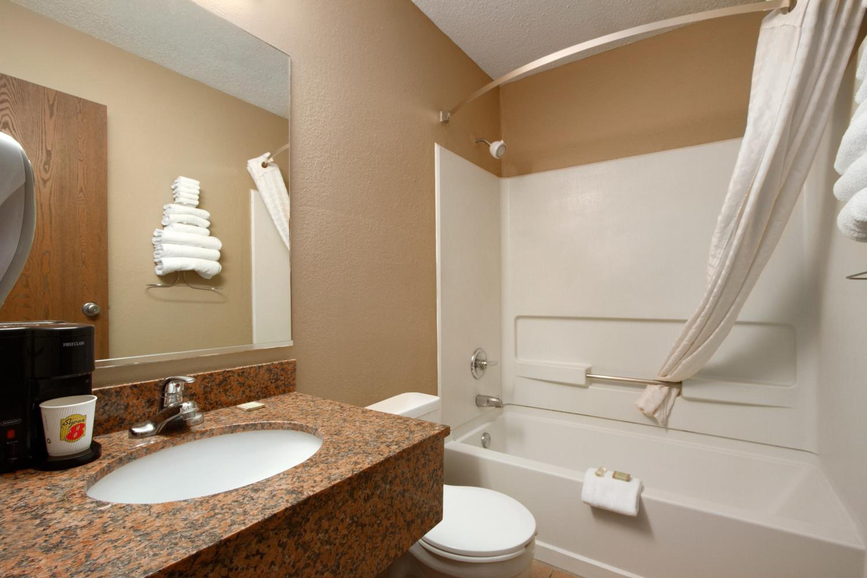 Deluxe Double Room with Two Double Beds - Non-Smoking - Photo 5