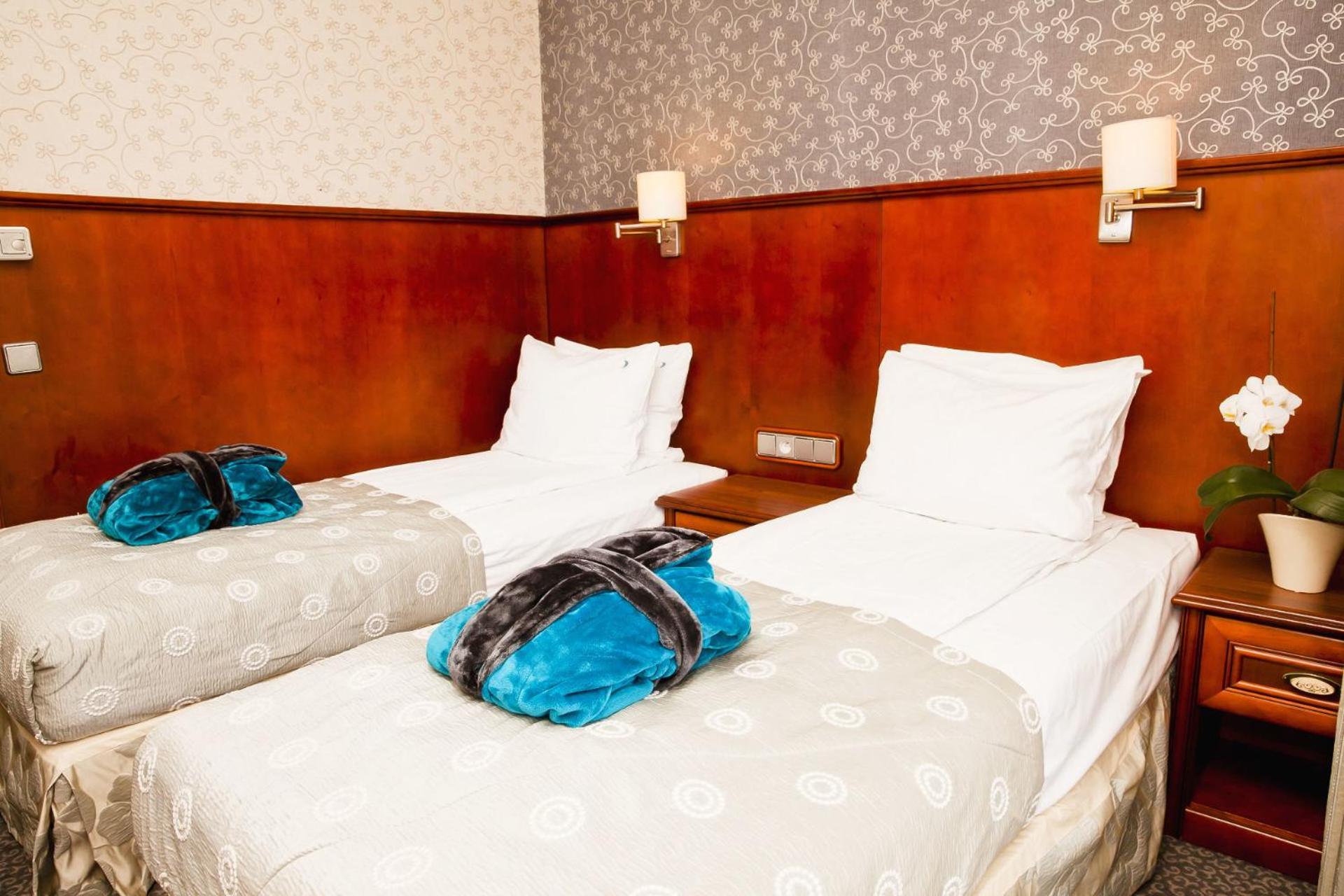Standard Double or Twin Room - Photo 3