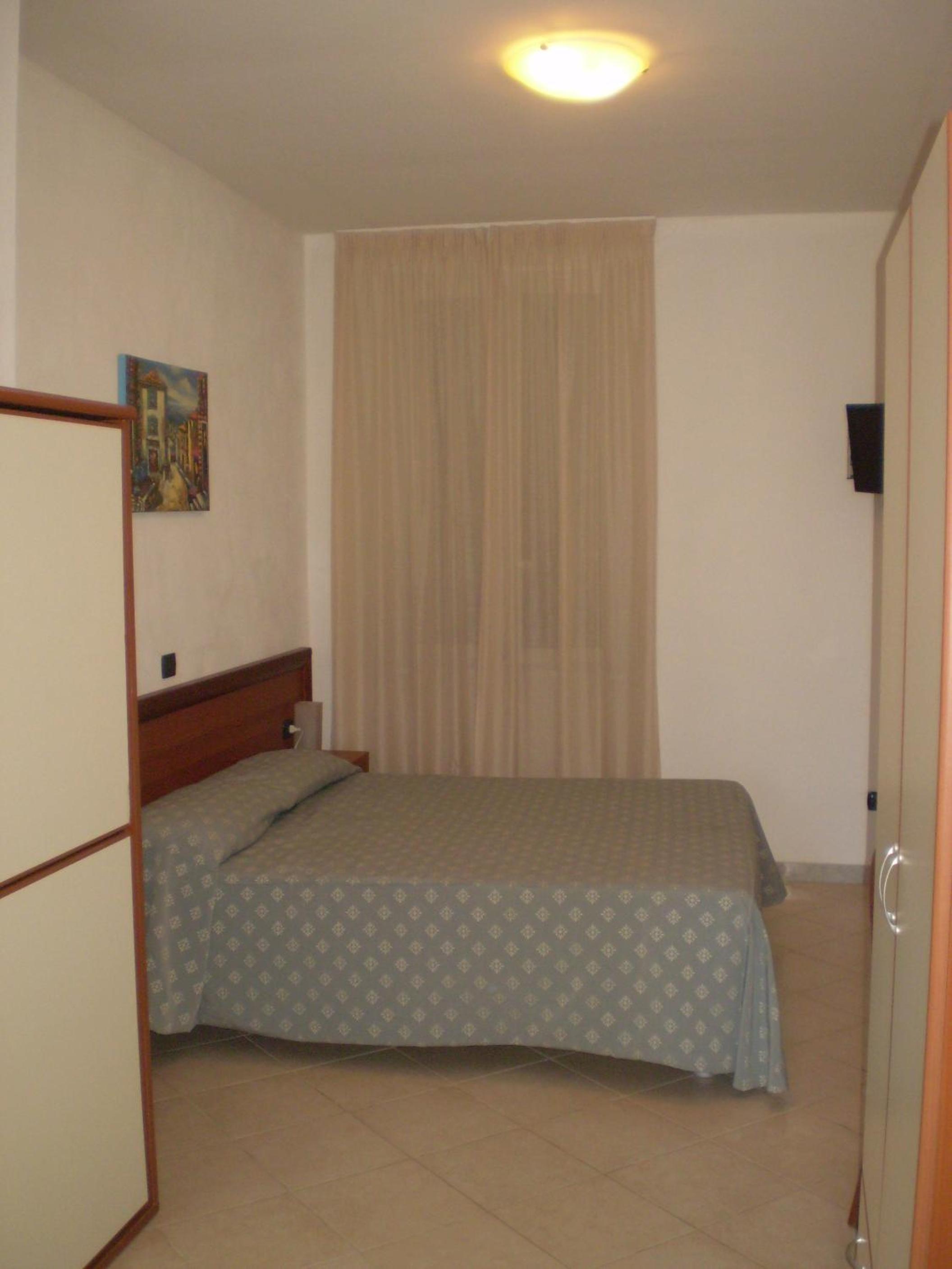Double Room - Photo 7