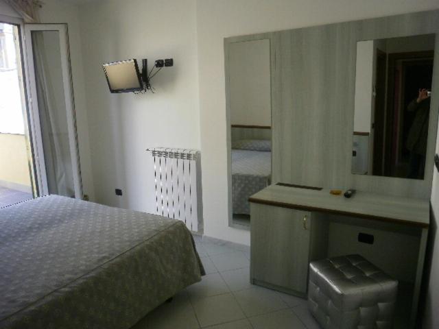 Double Room - Photo 11