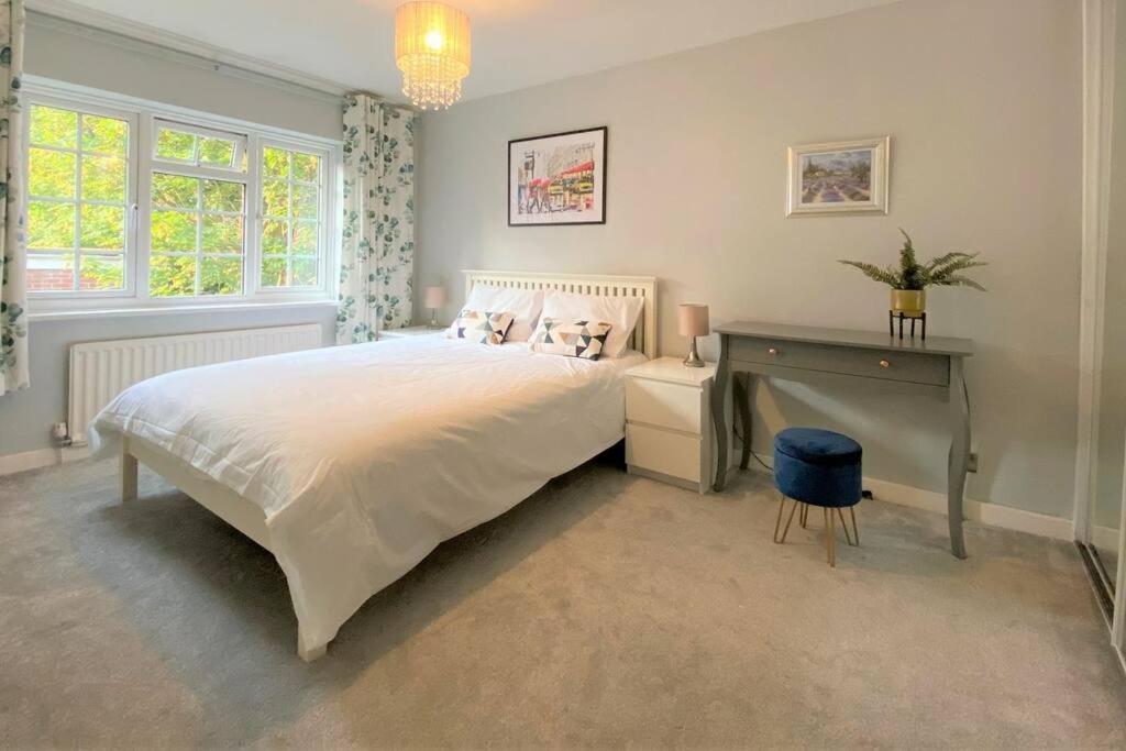 Three-Bedroom Apartment photo 1