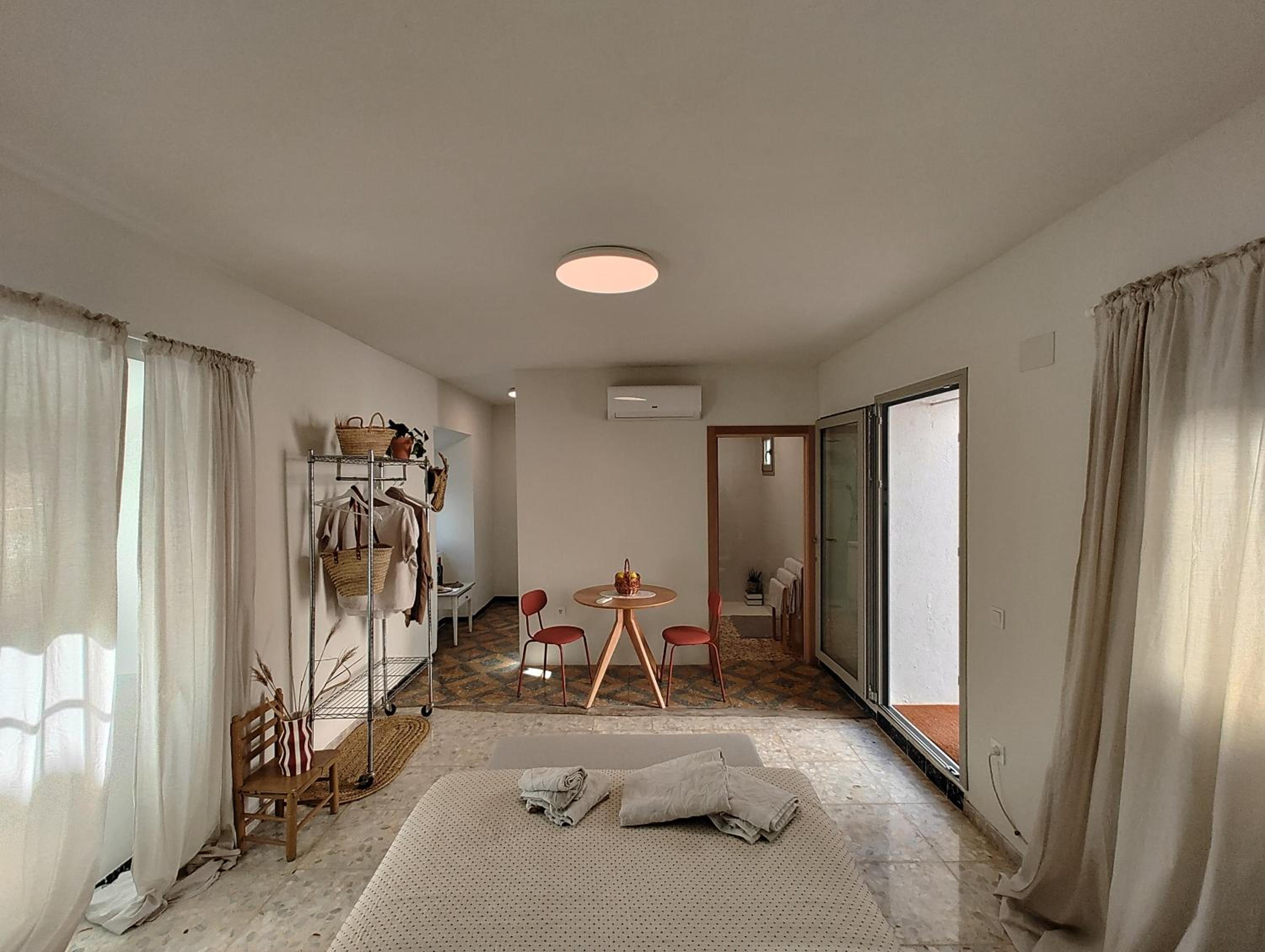 One-Bedroom Apartment photo 2