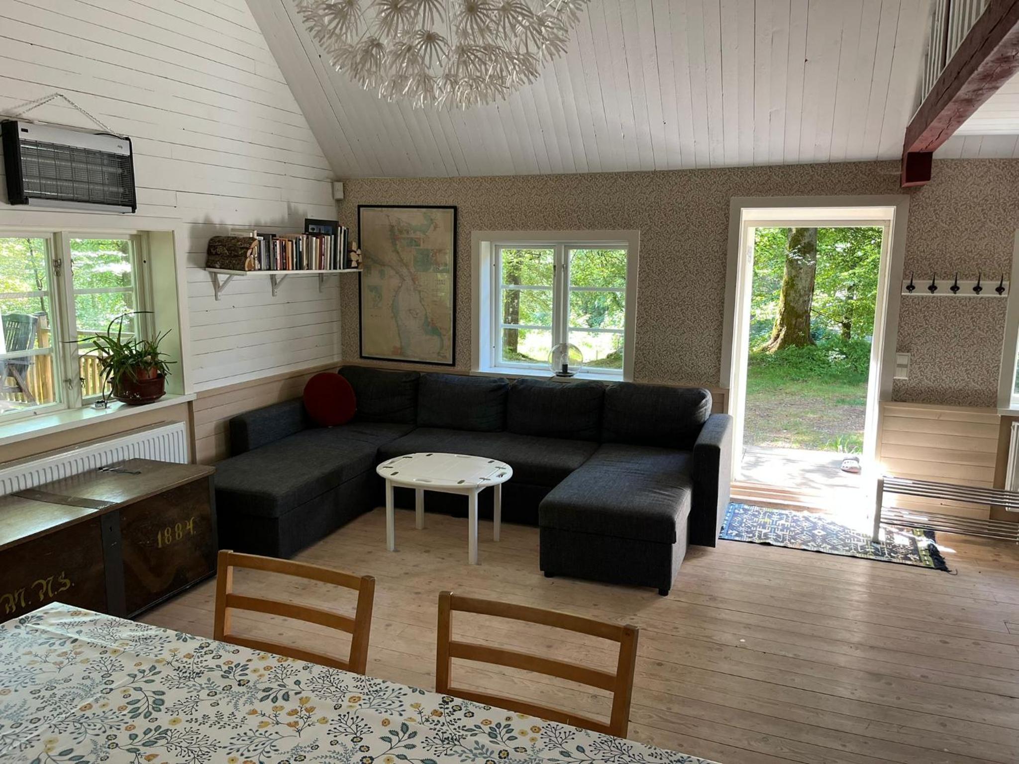One-Bedroom House photo 1