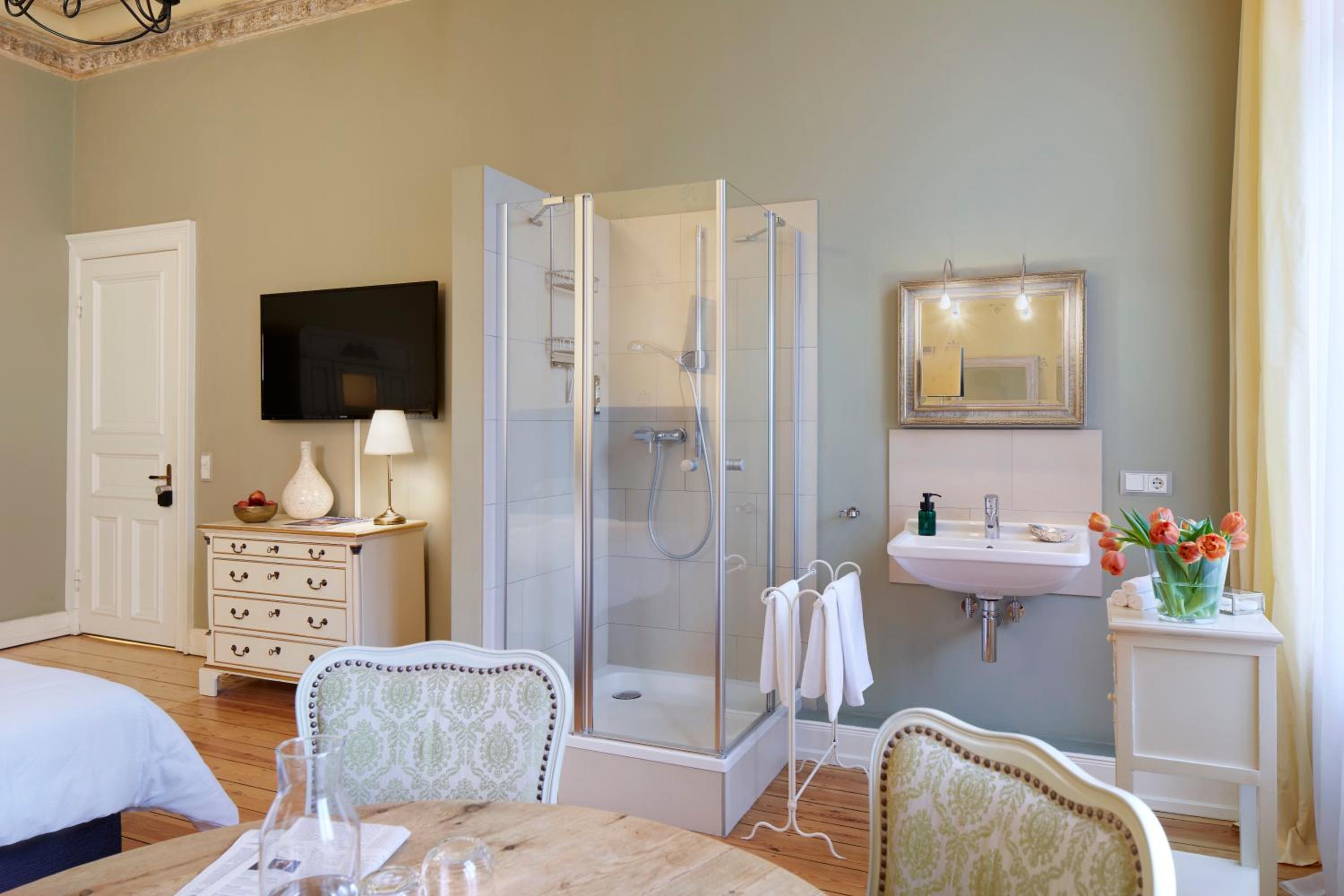 Double Room - Photo 7