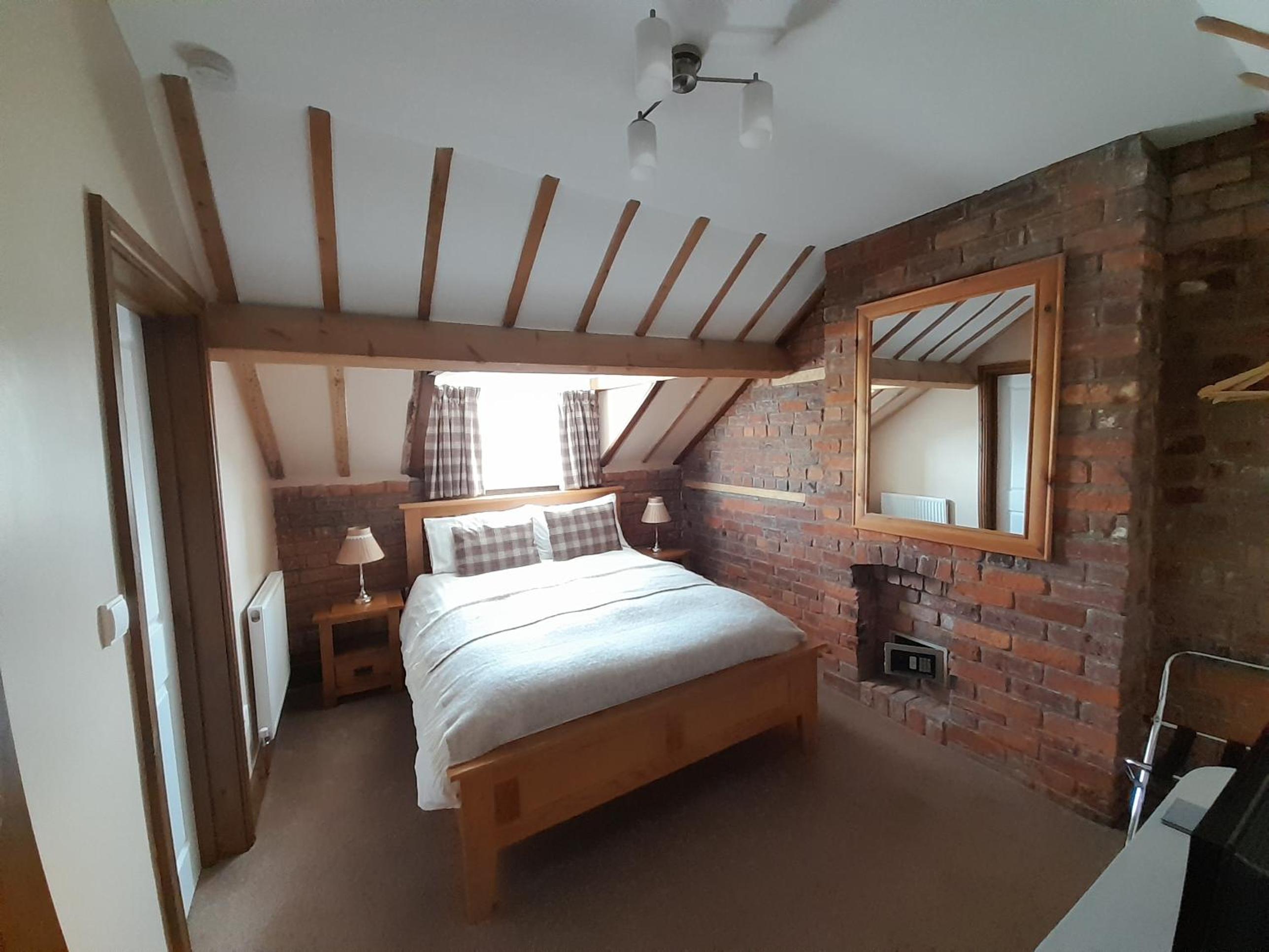 Deluxe King Room - Photo 6