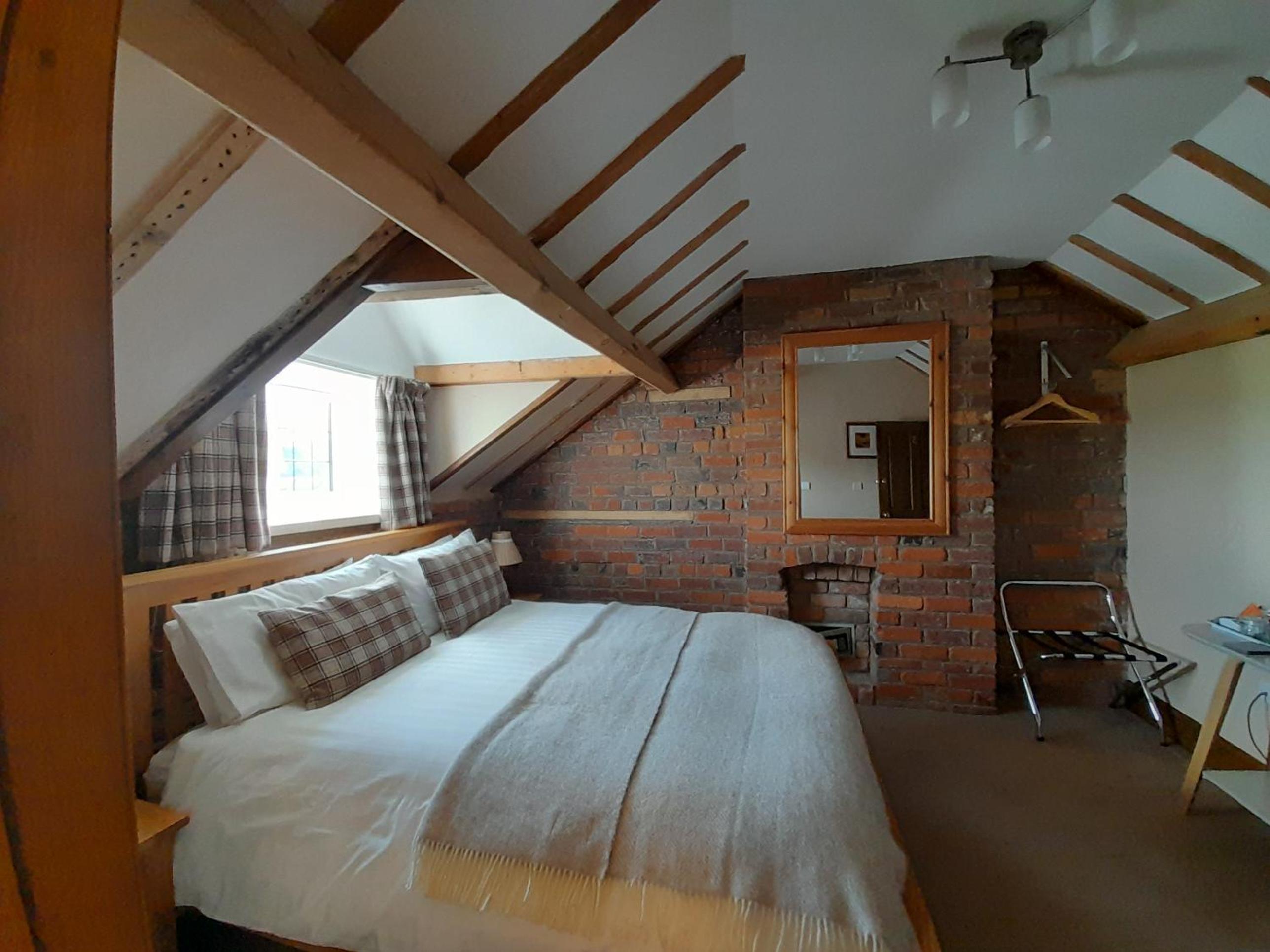 Deluxe King Room - Photo 1