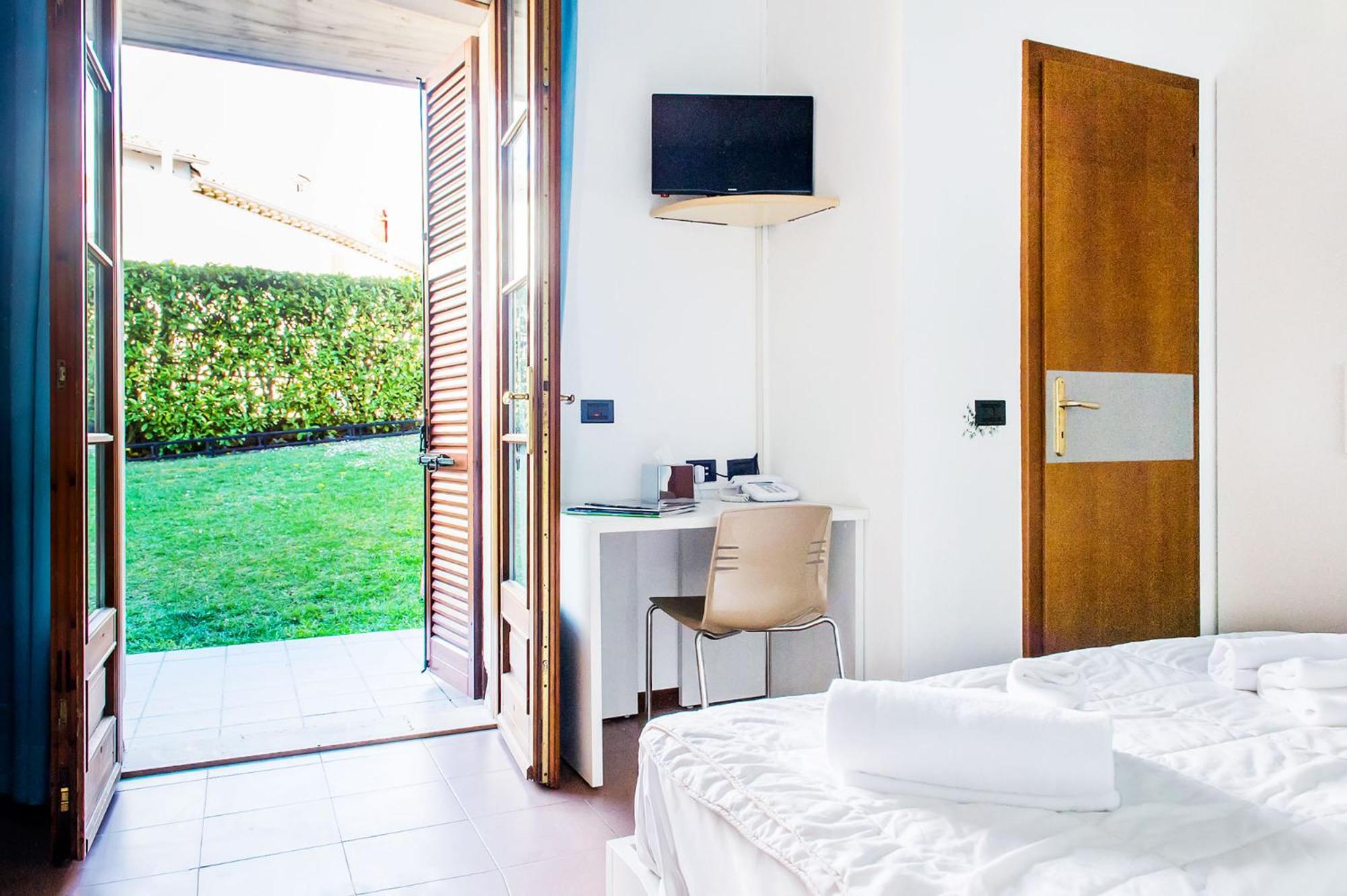 Double Room with Extra Bed - Photo 8