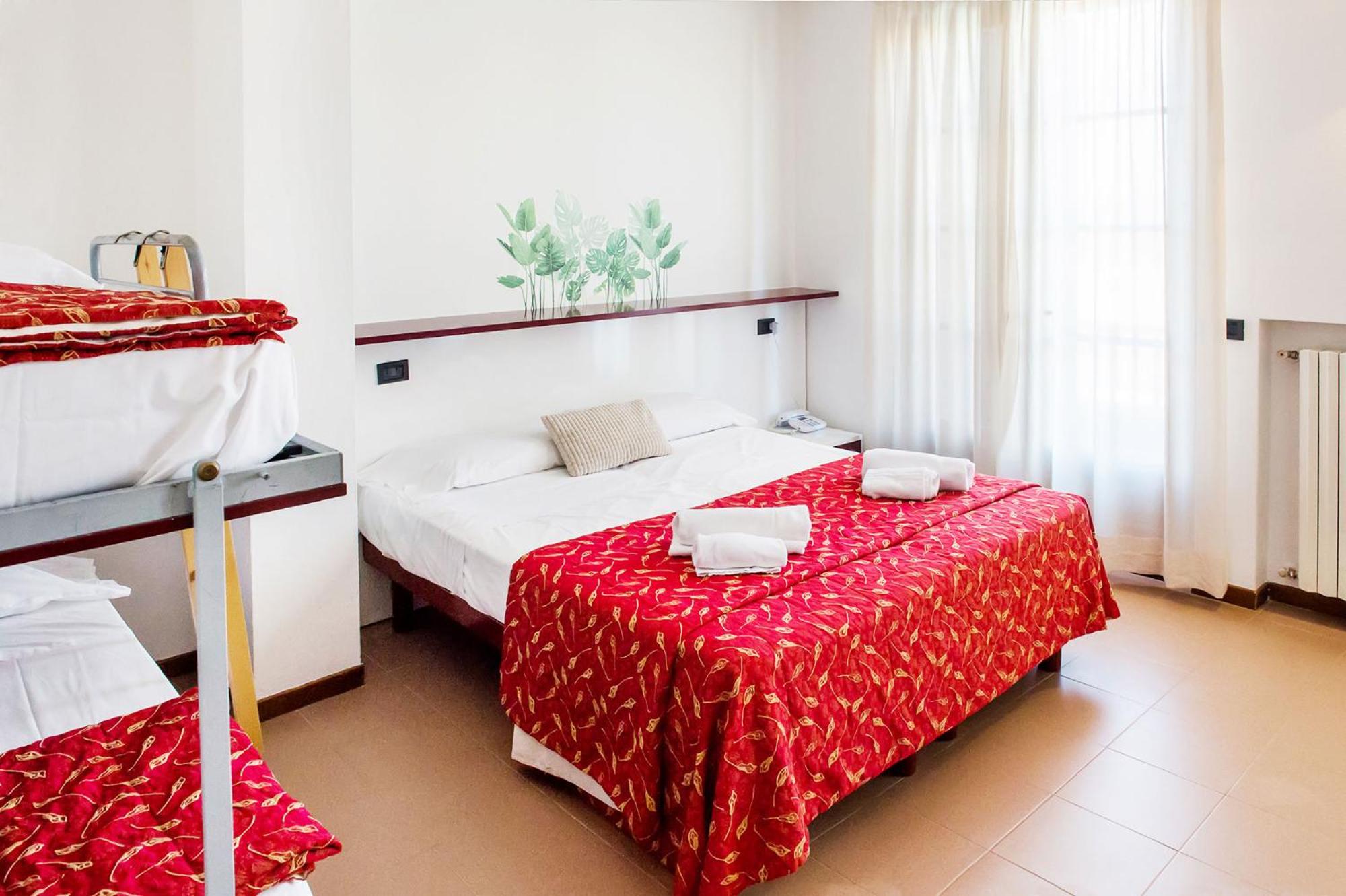 Quadruple Room - Photo 8