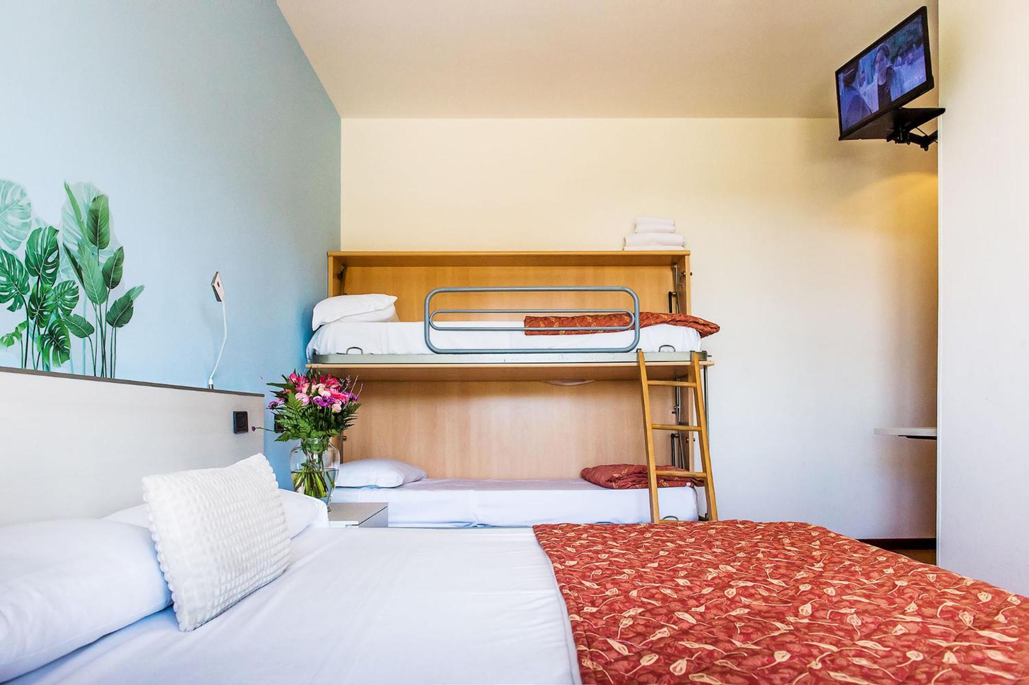 Quadruple Room - Photo 3