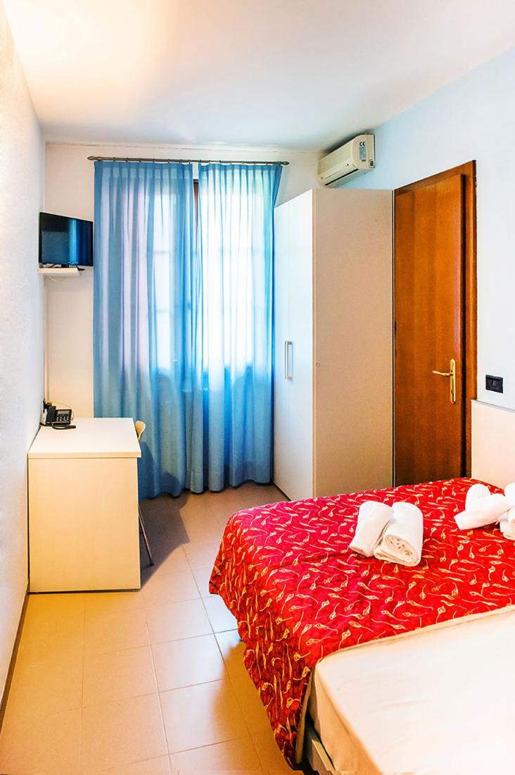 Small Double Room - Photo 1
