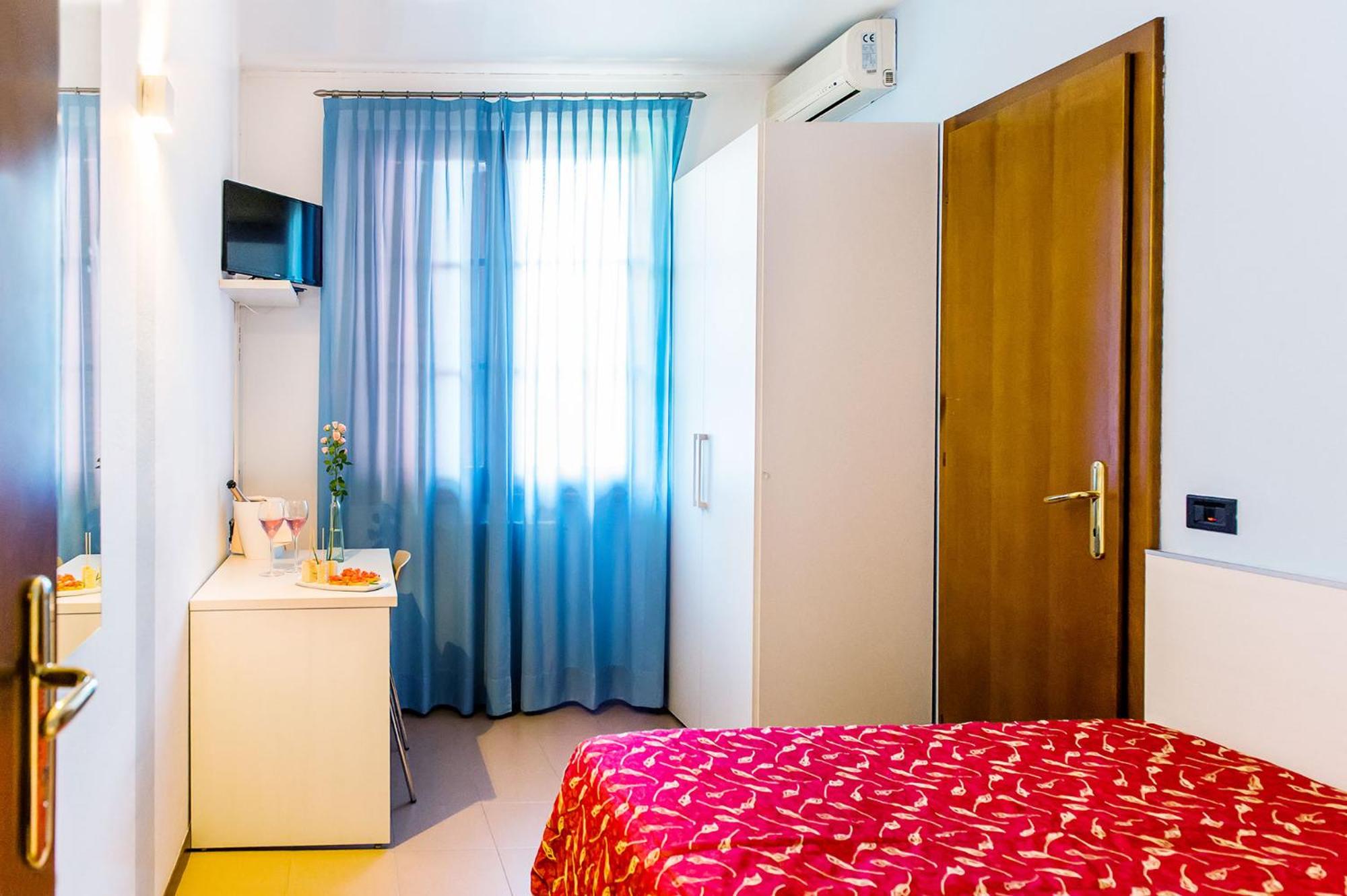 Small Double Room - Photo 4