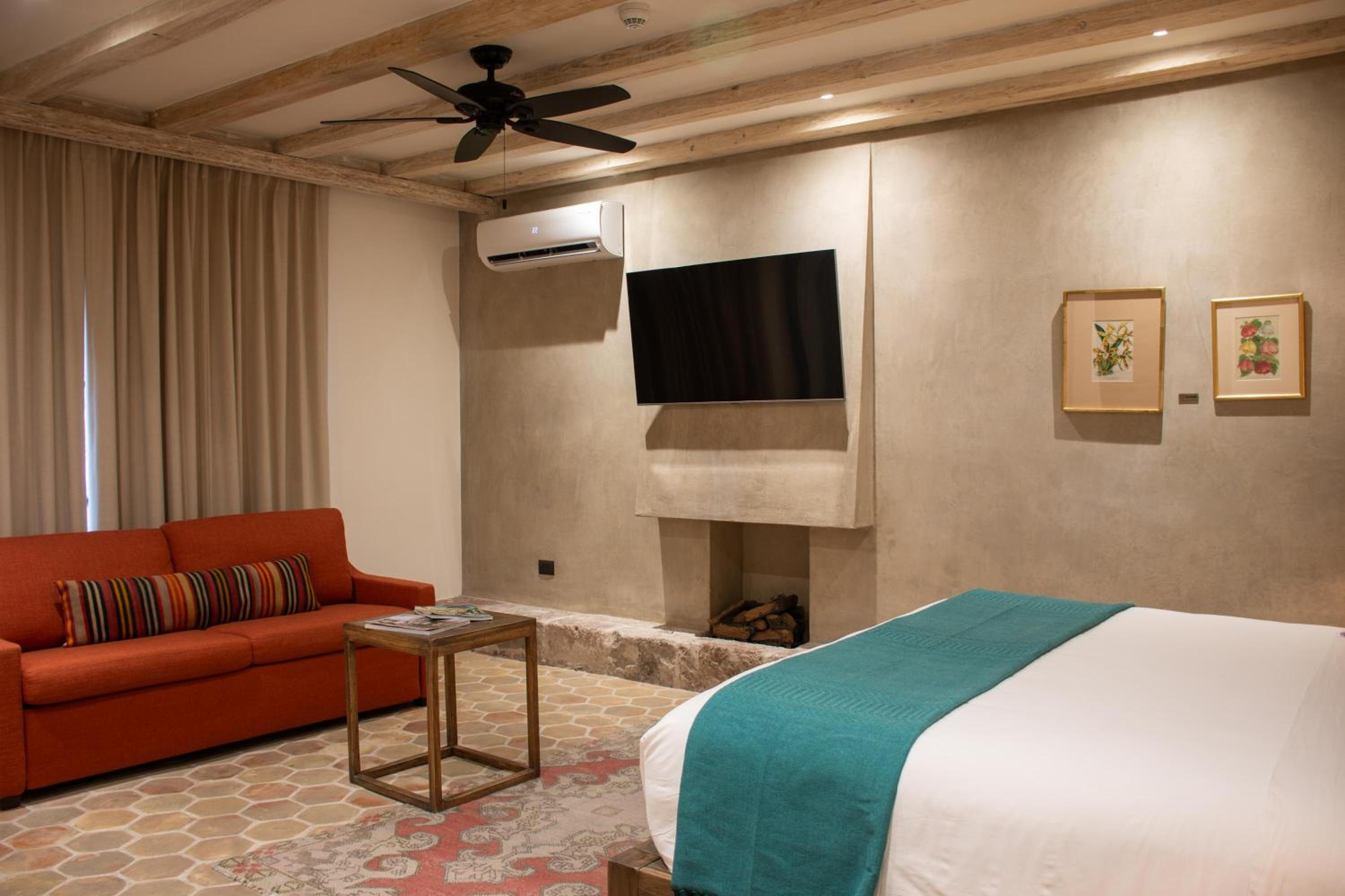 Deluxe Suite - Photo 1