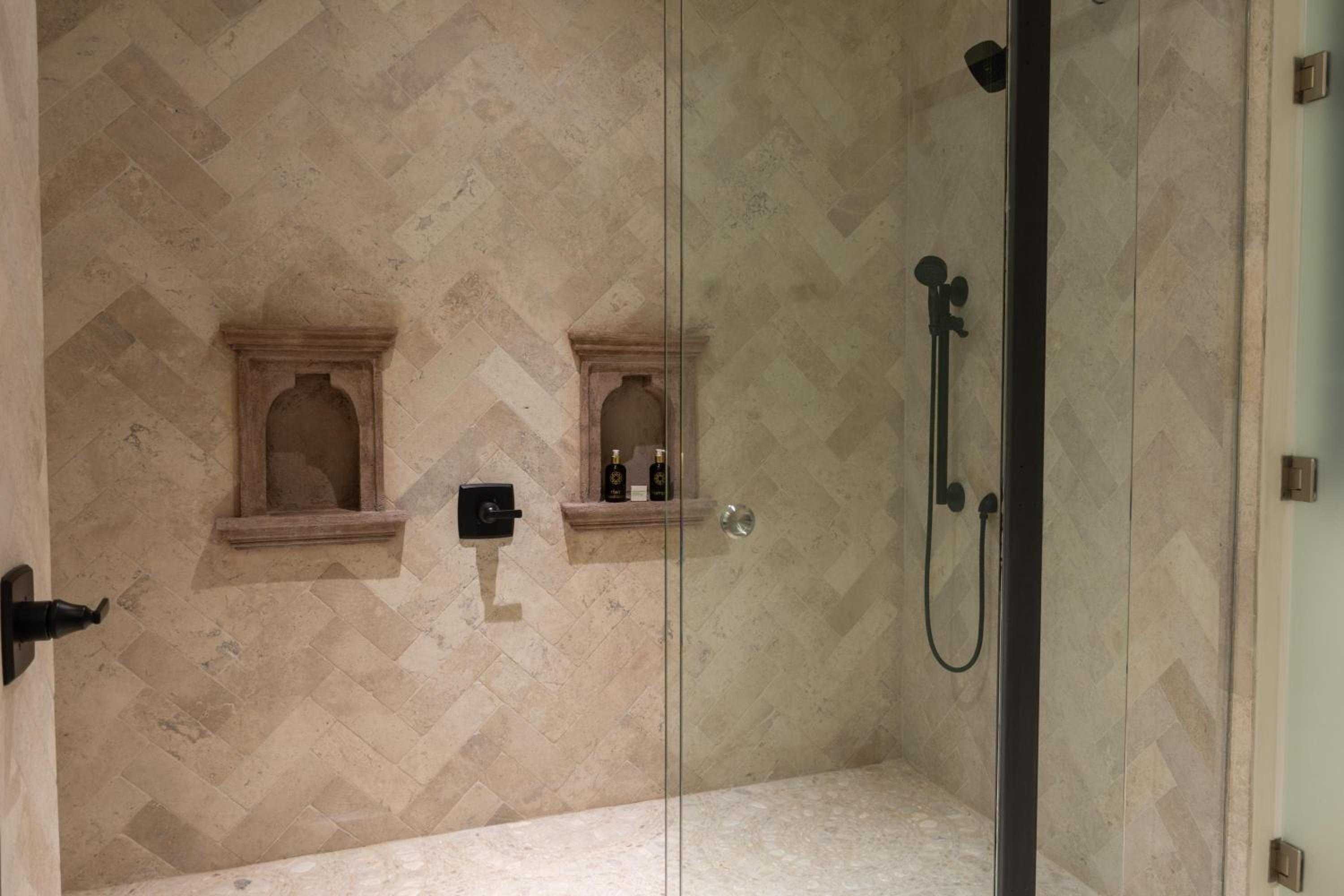 Deluxe Suite - Photo 4