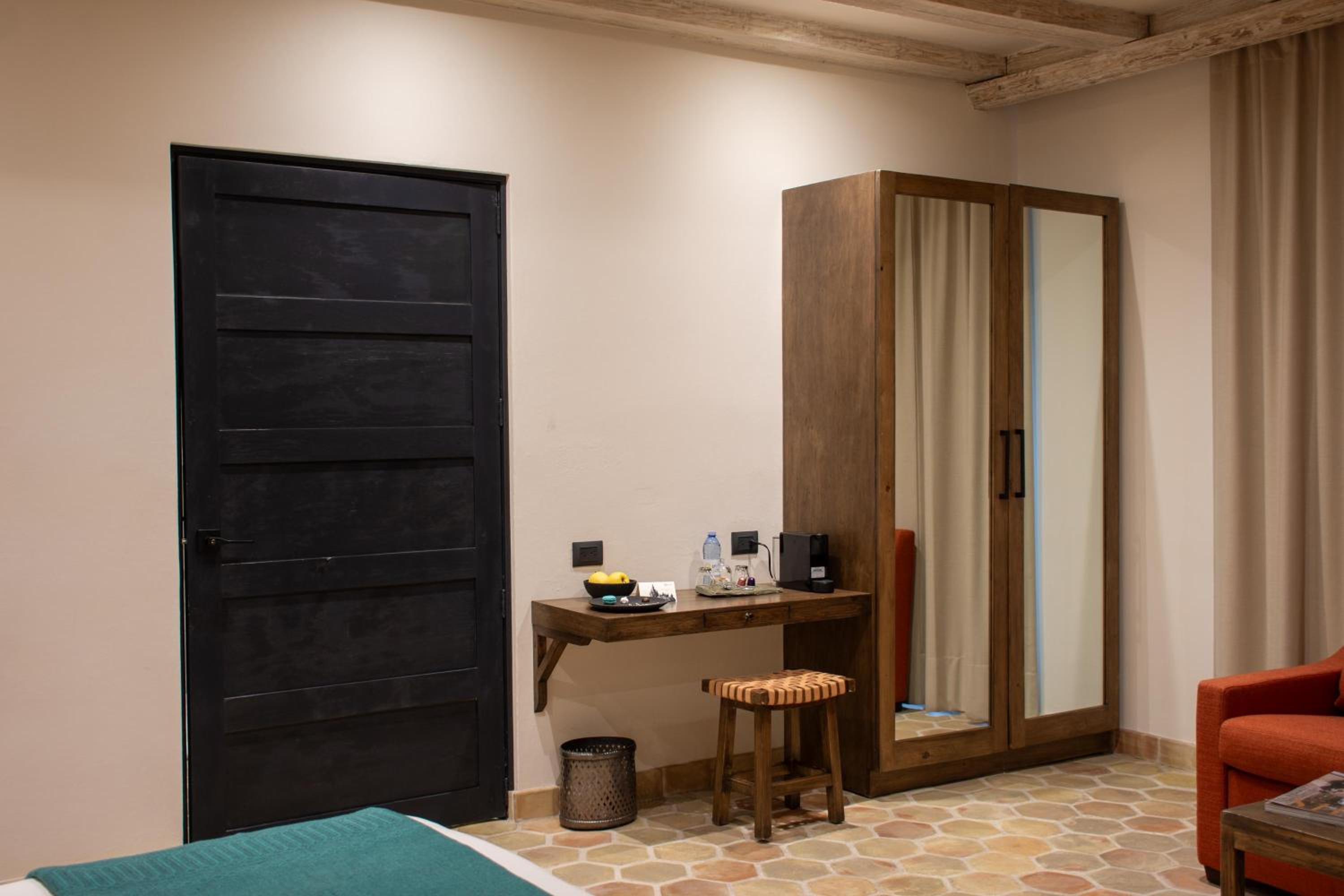 Deluxe Suite - Photo 3