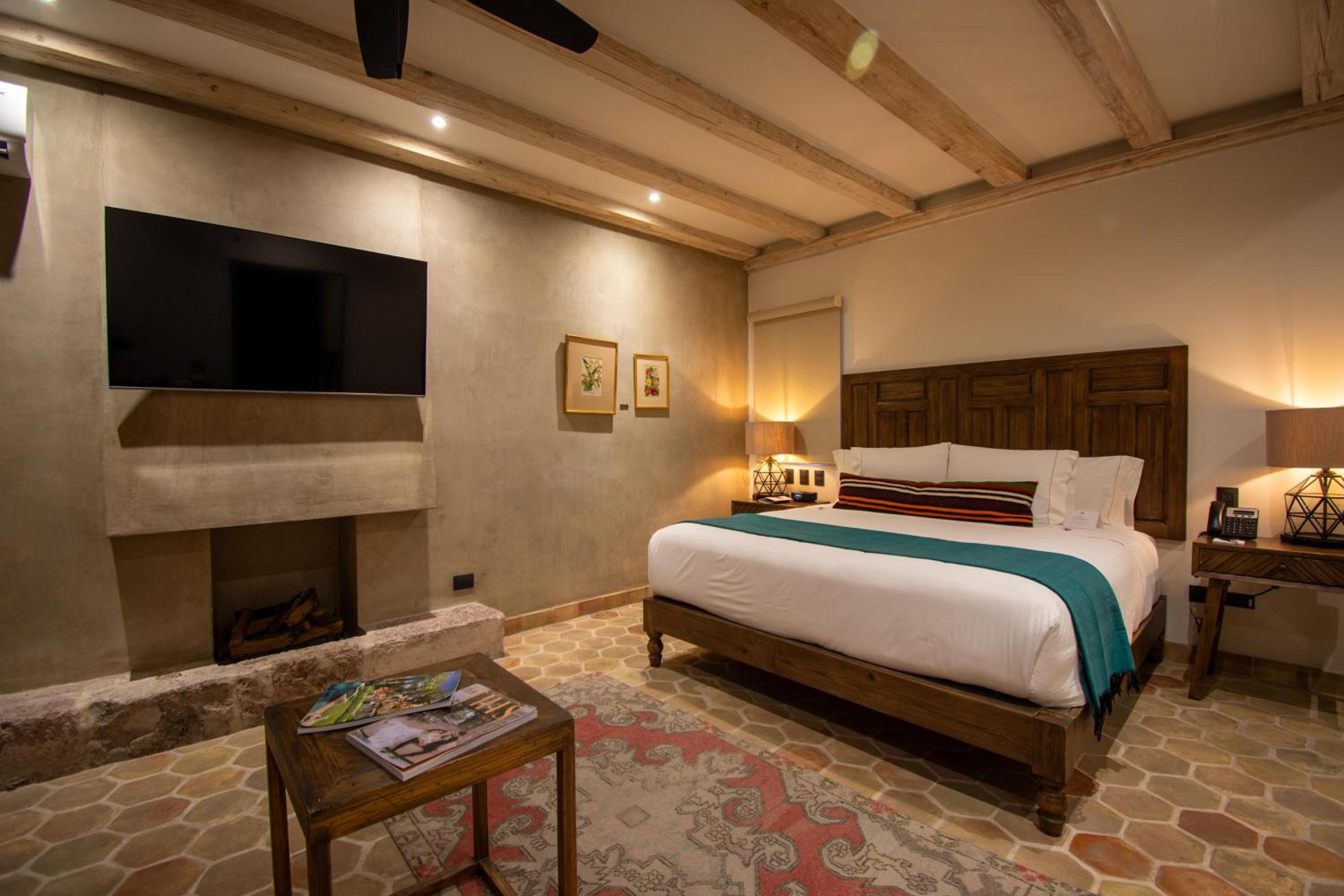 Deluxe Suite - Photo 8