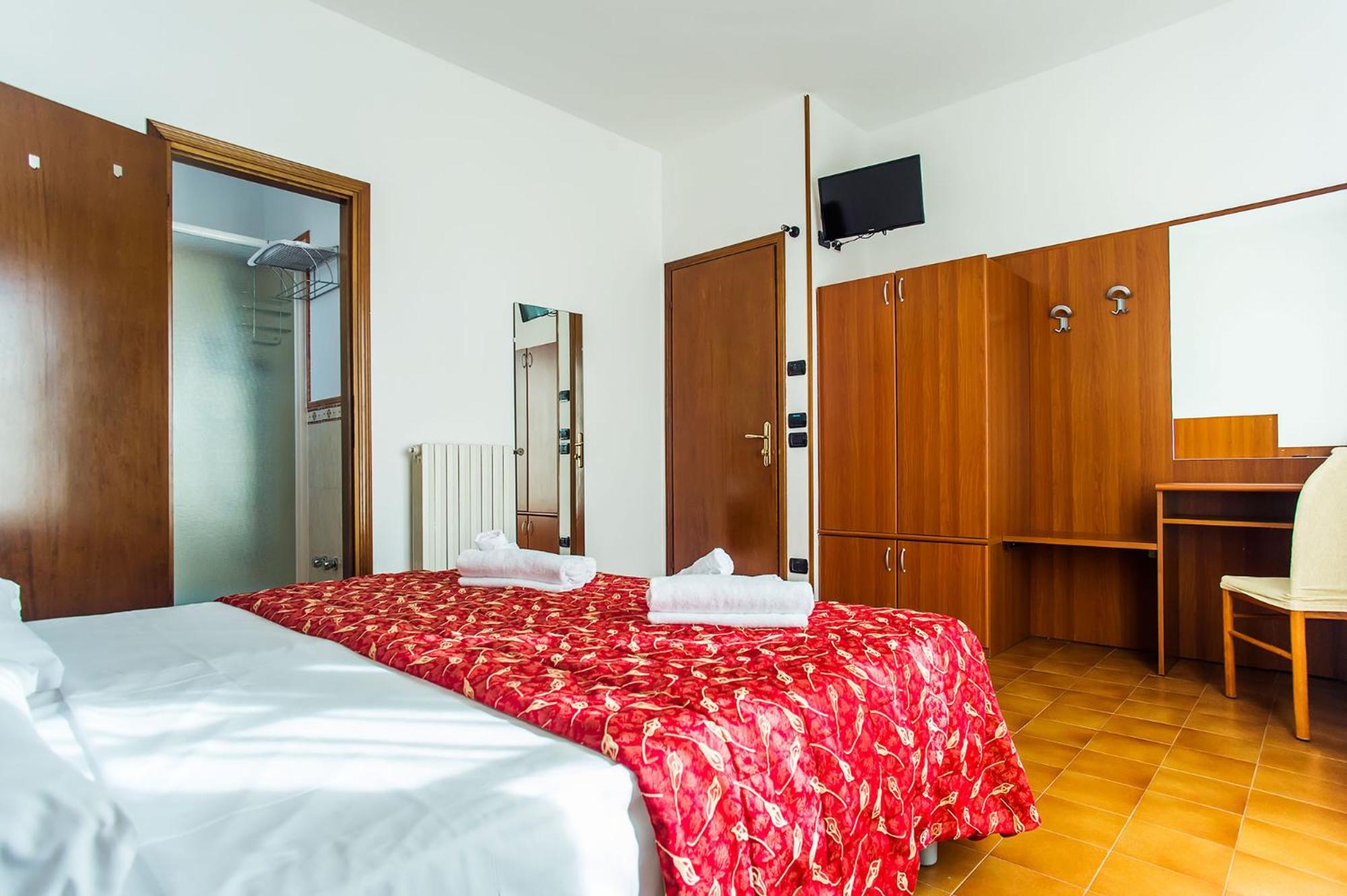 Double Room with Balcony - Photo 1