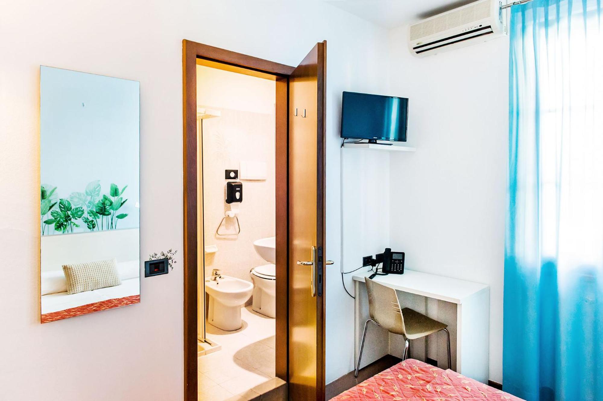 Economy Double Room - Photo 5