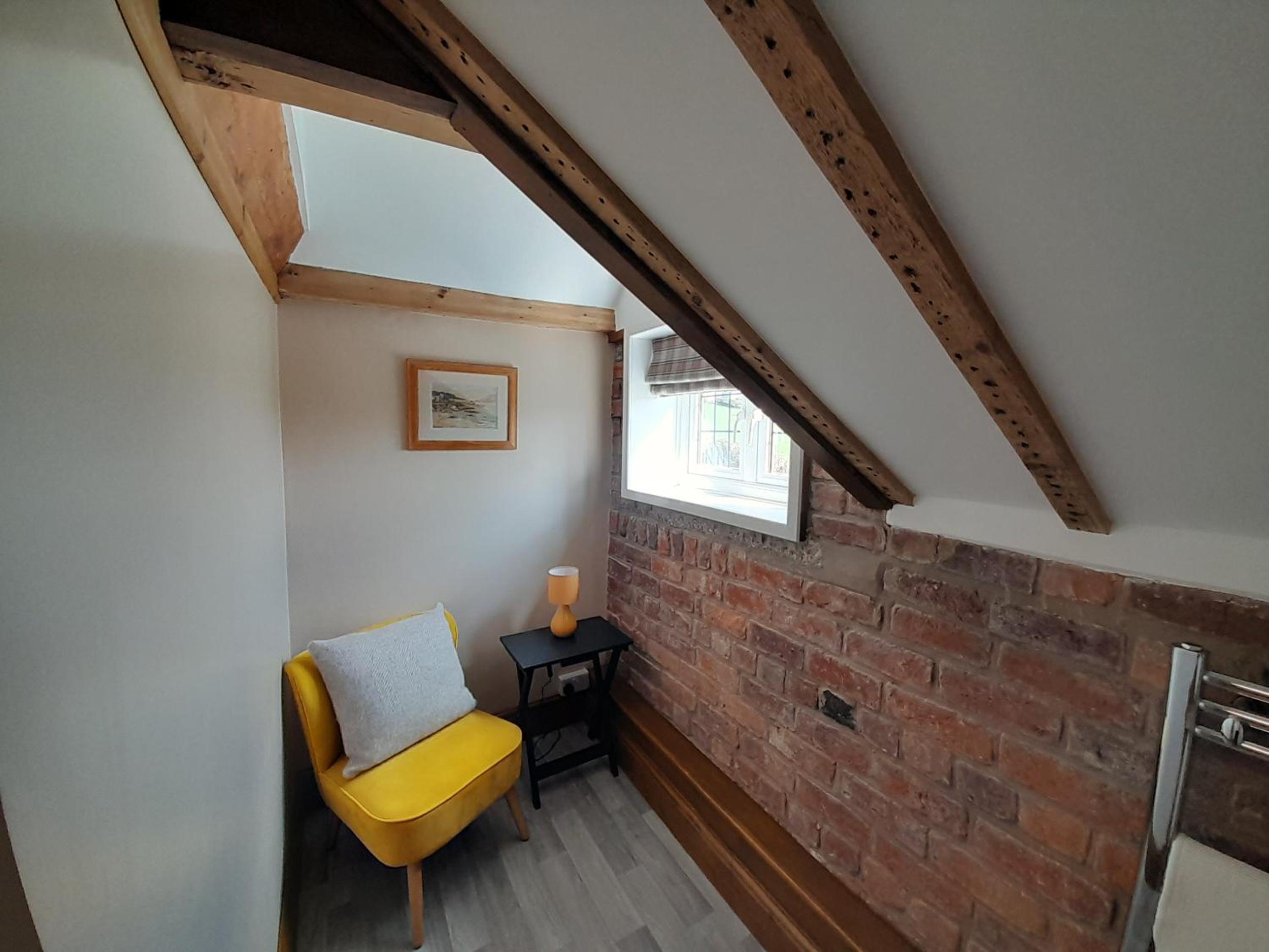 Deluxe King Room - Photo 4