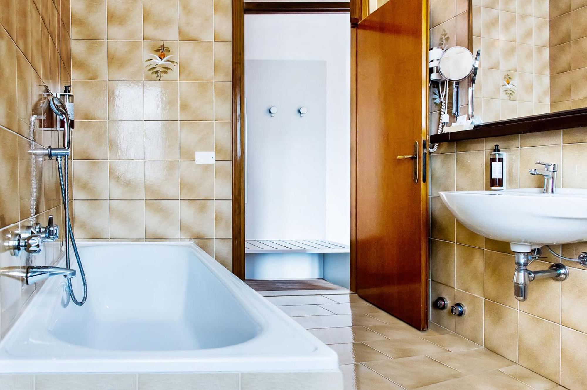 Premium Quadruple Room - Photo 4
