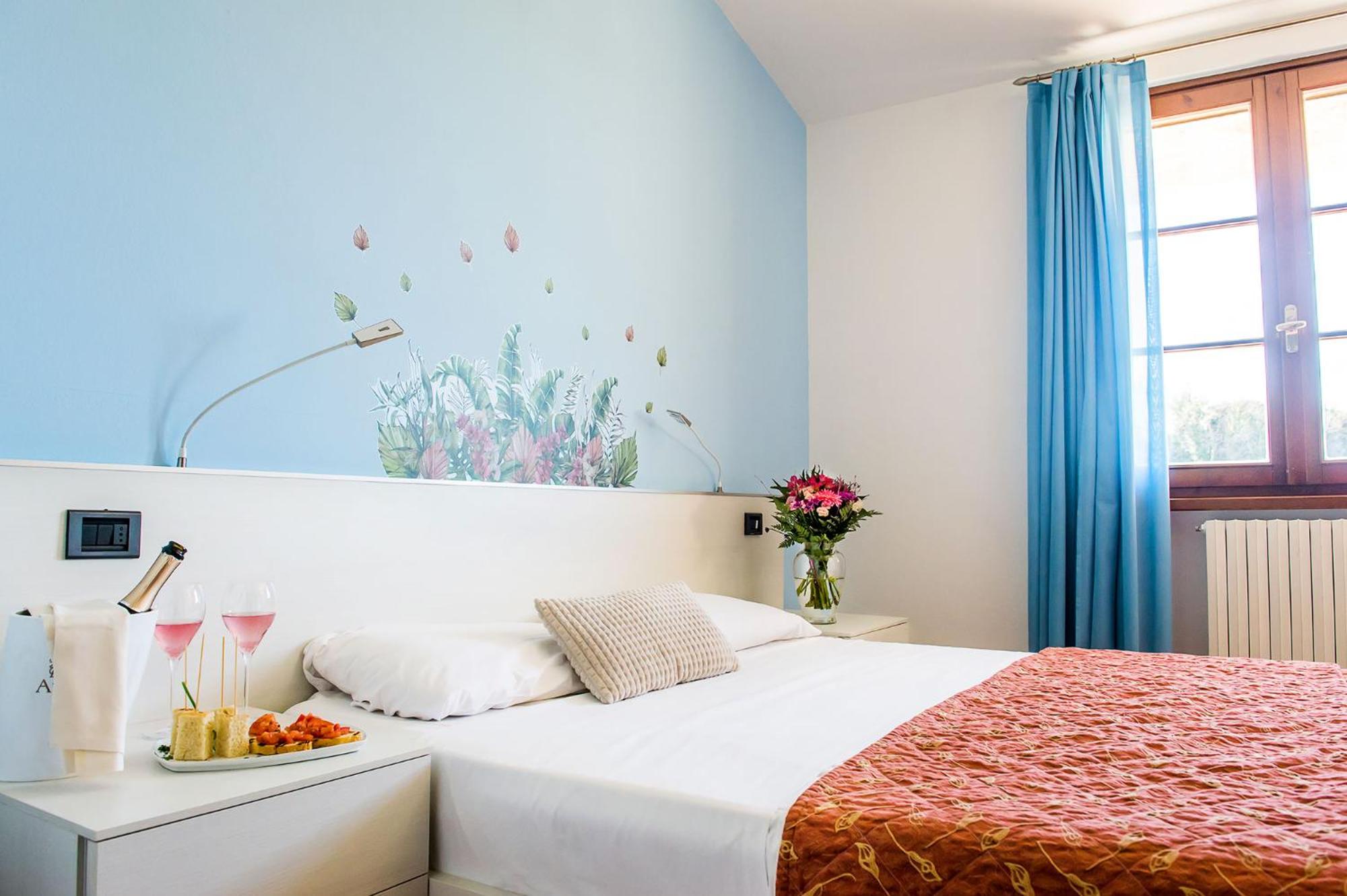Standard Double Room - Photo 2