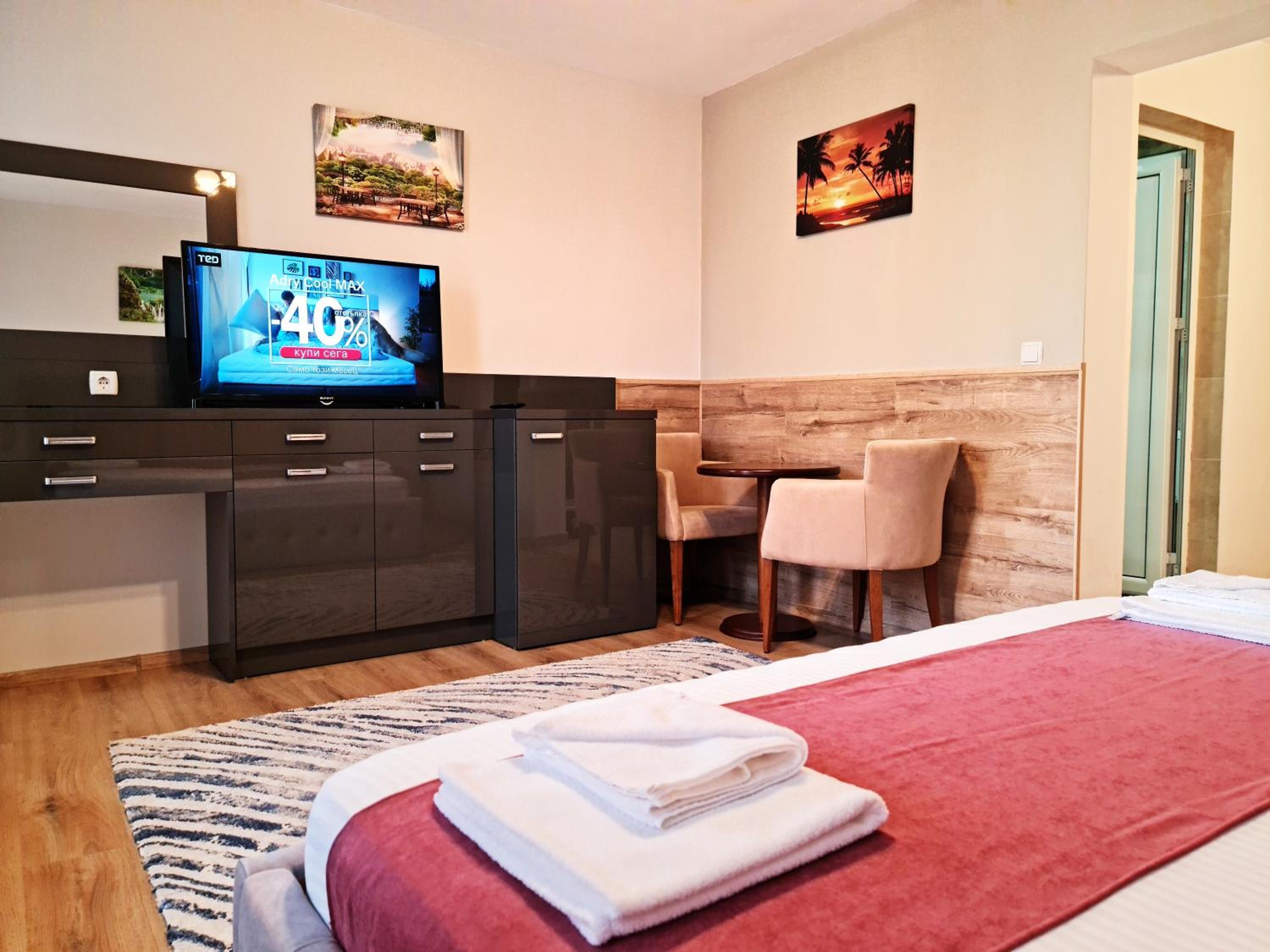 Deluxe Double Room with Balcony - Photo 3