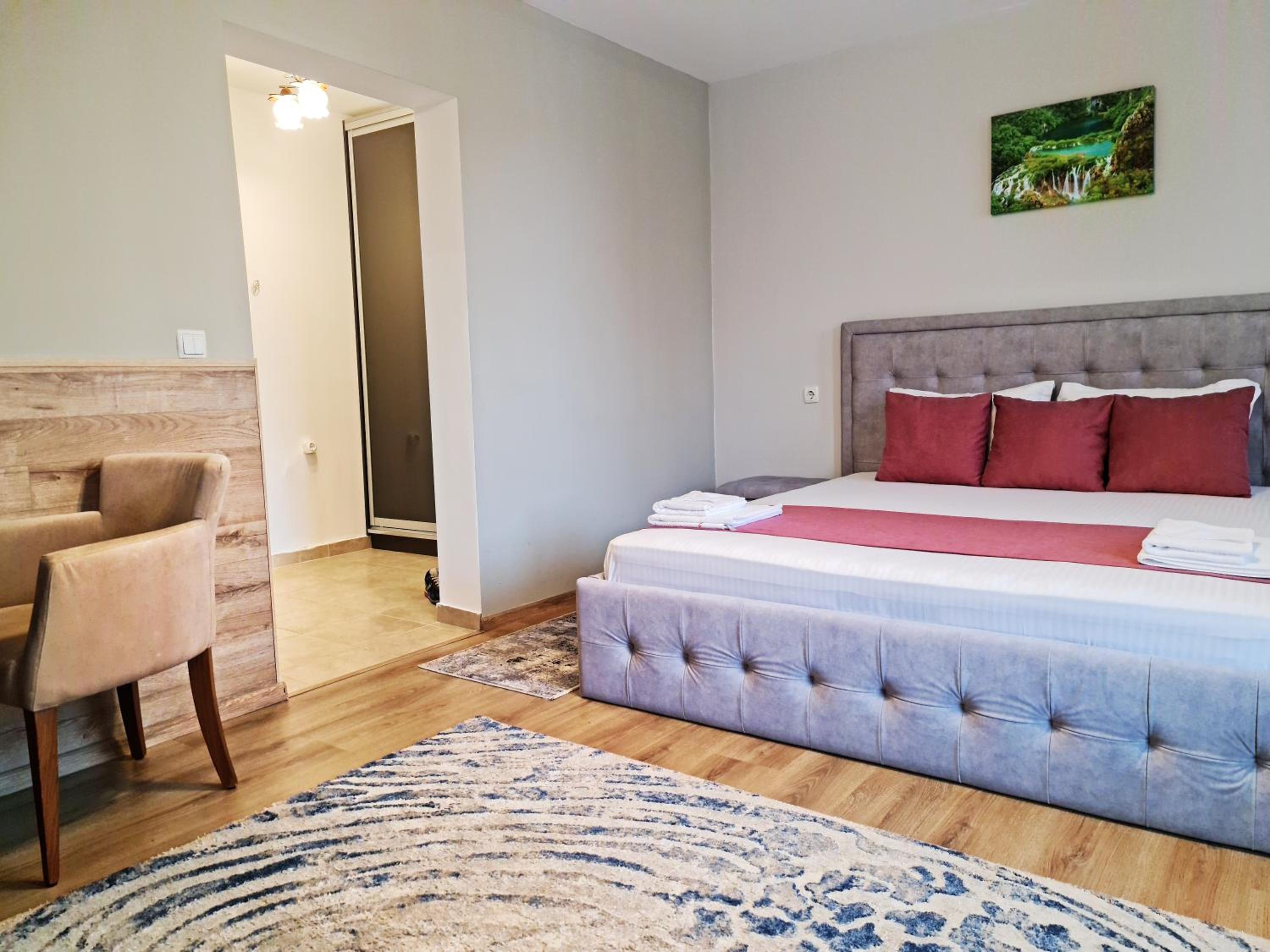 Deluxe Double Room with Balcony - Photo 4