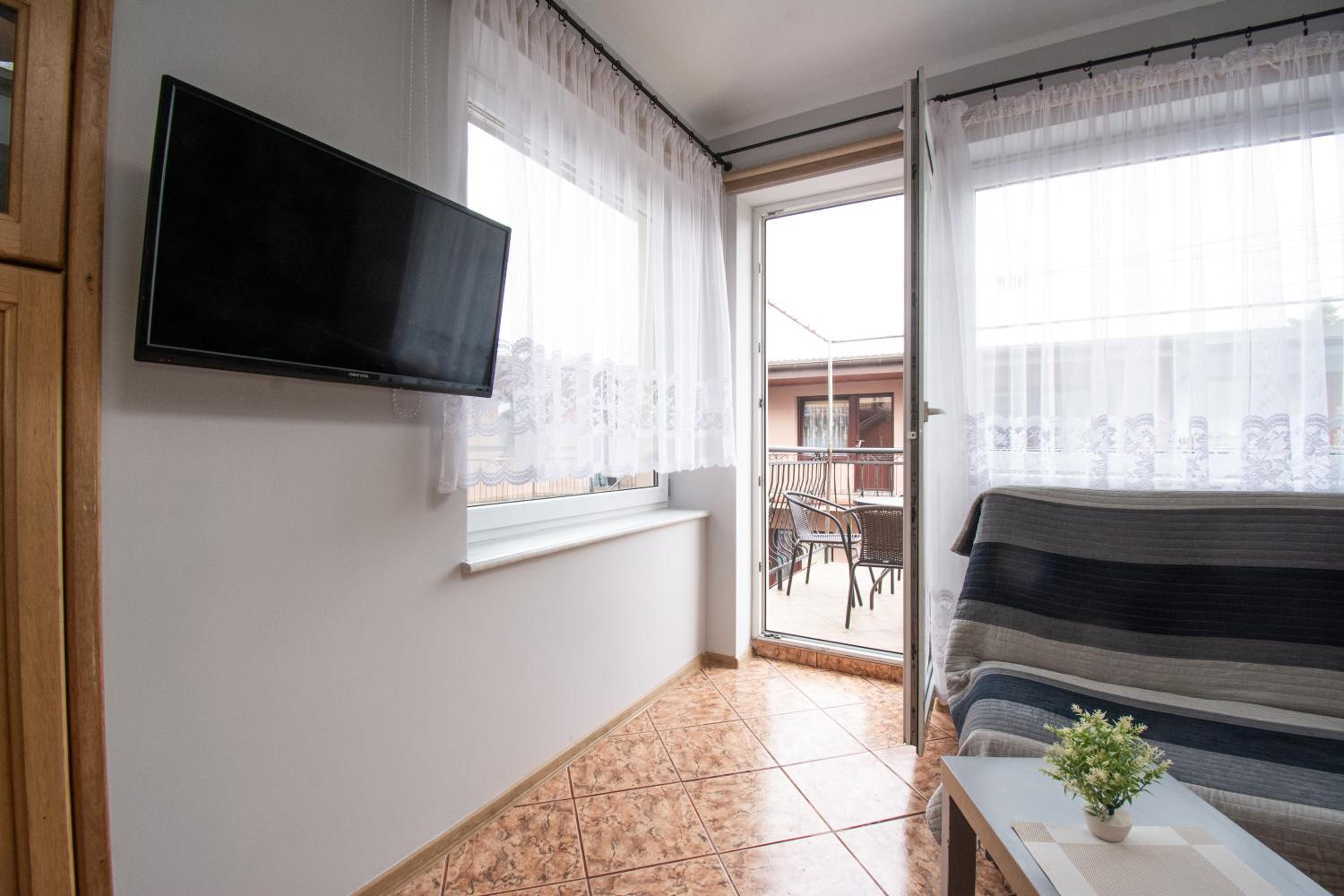 Family Room with Balcony (6 Adults) photo 3