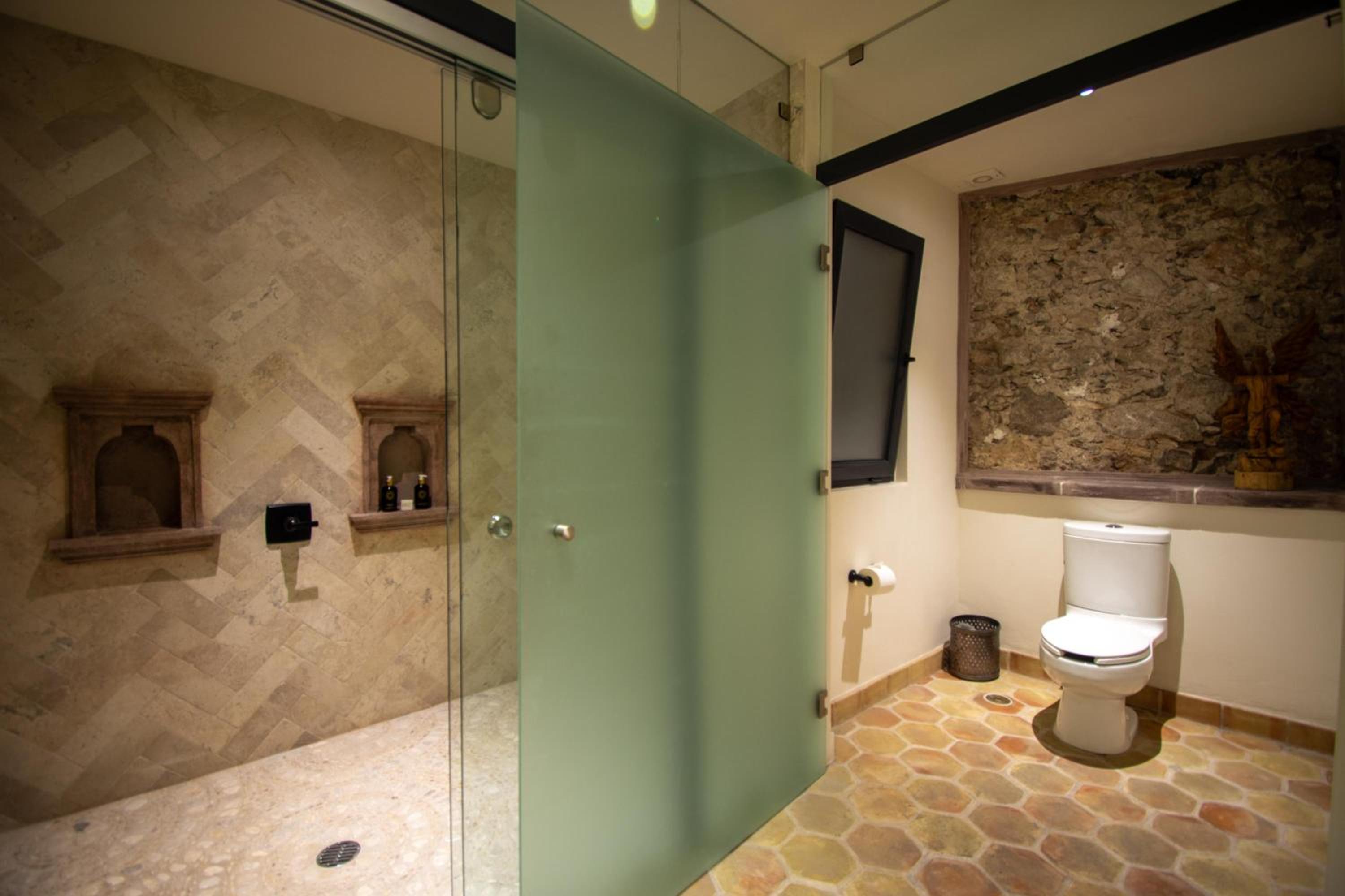 Deluxe Suite - Photo 2