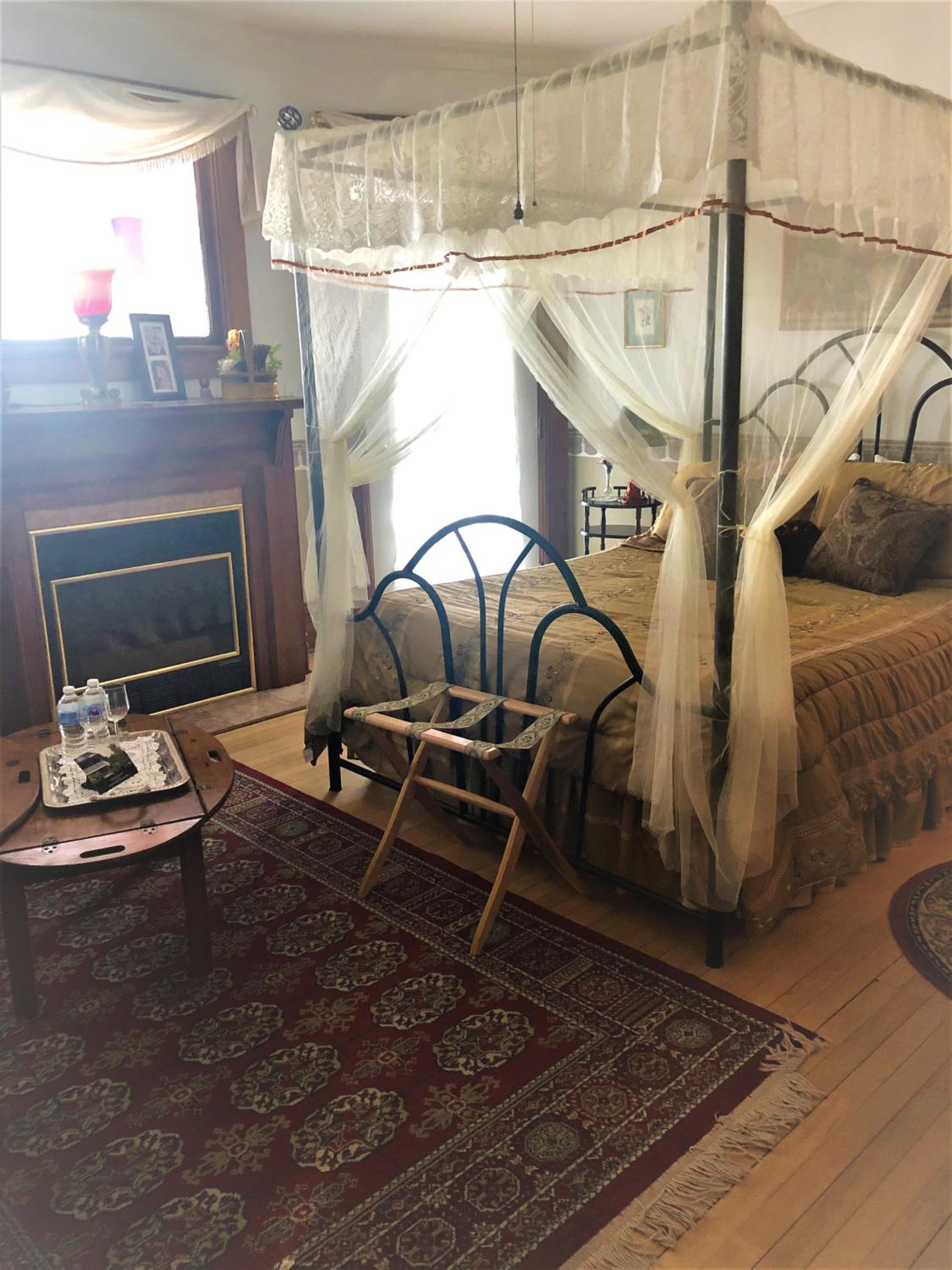 Deluxe Queen Suite photo 1