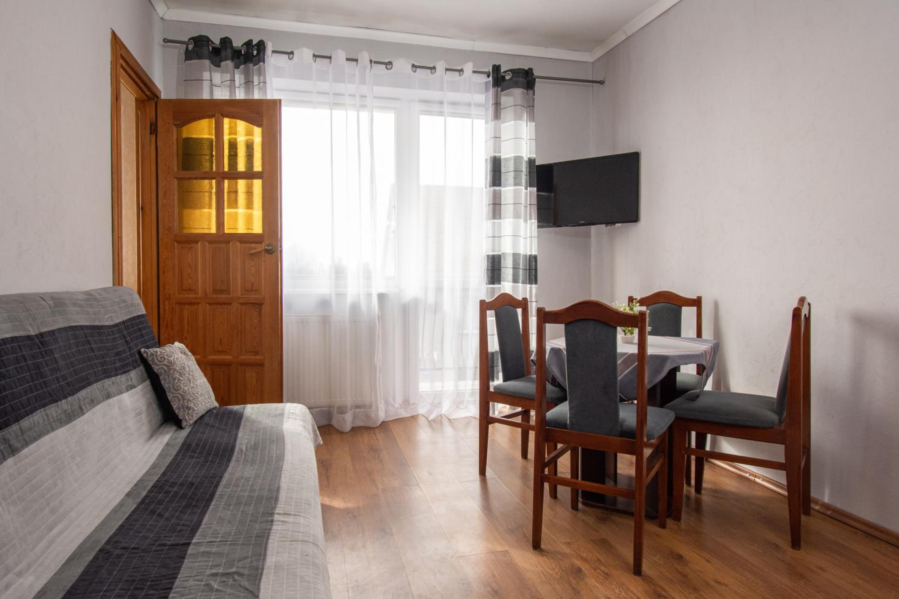 Apartment with Balcony - Photo 2