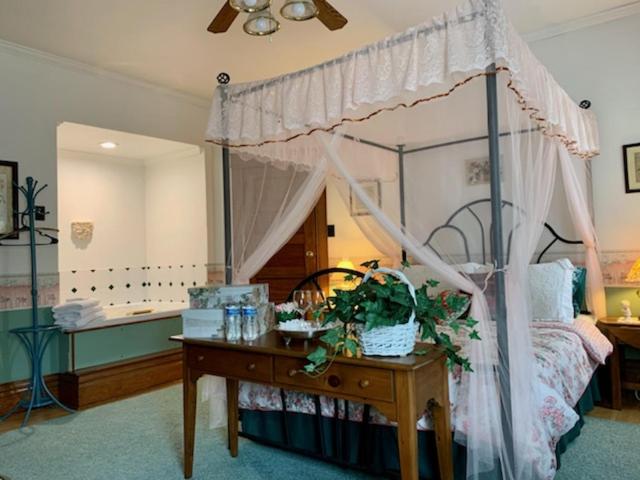 Queen Suite photo 3