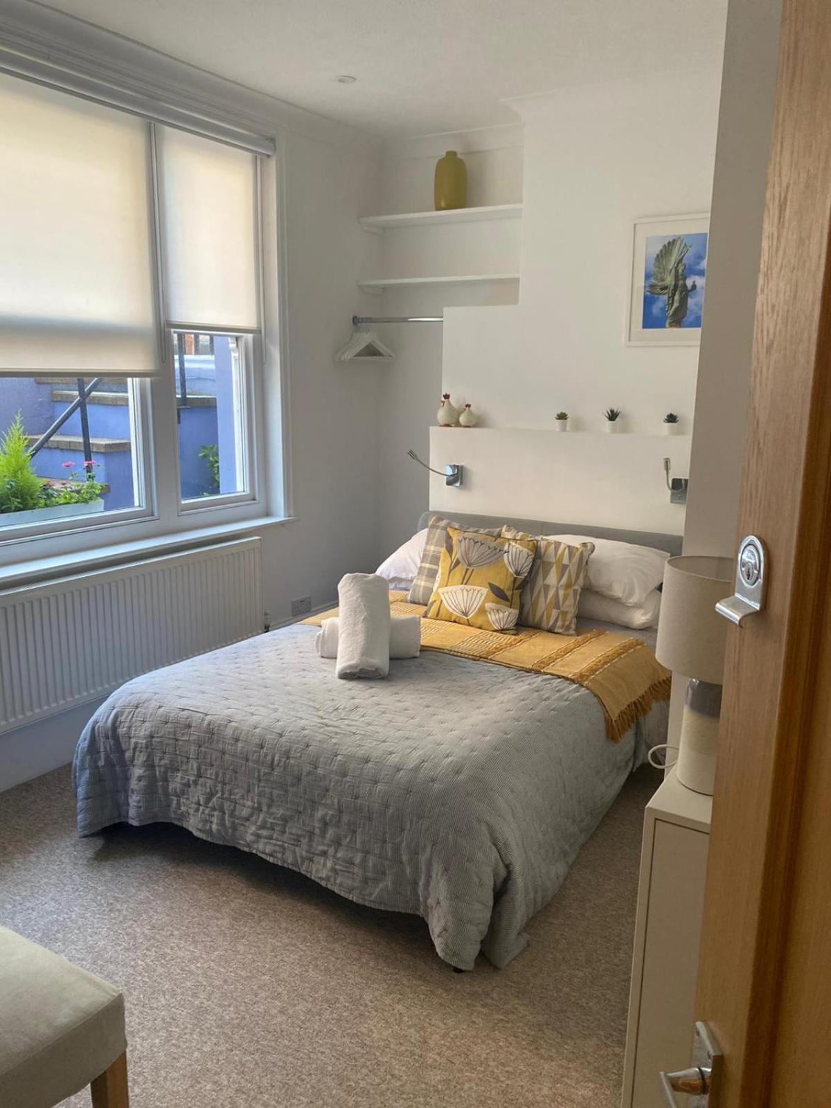 One-Bedroom Apartment photo 2