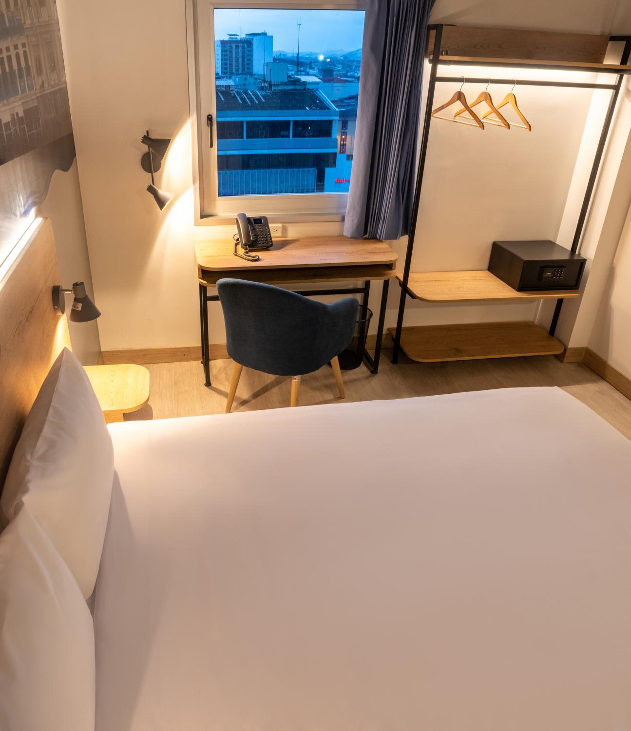 Standard Double Room - Photo 4
