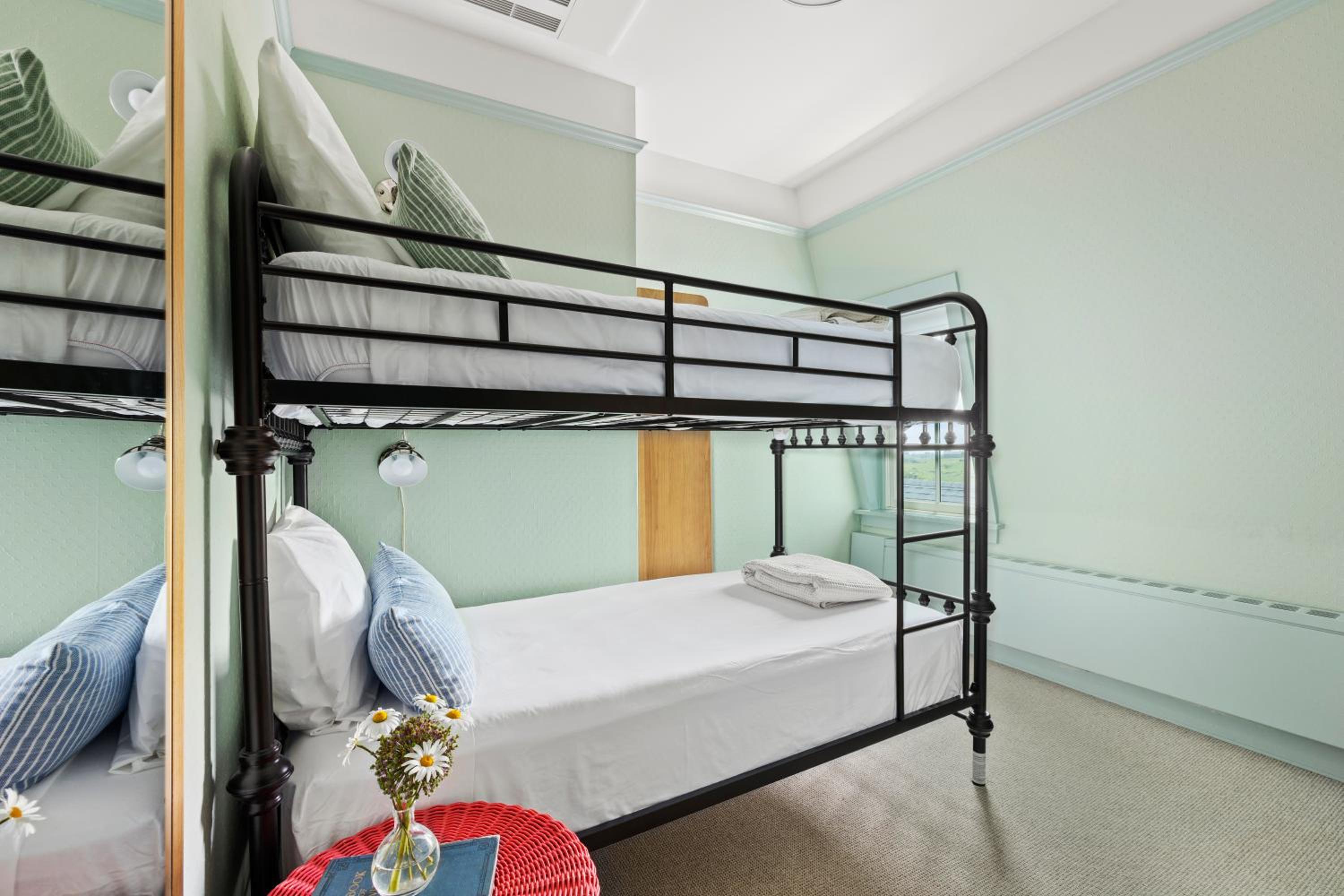 Deluxe Family Suite - Photo 2